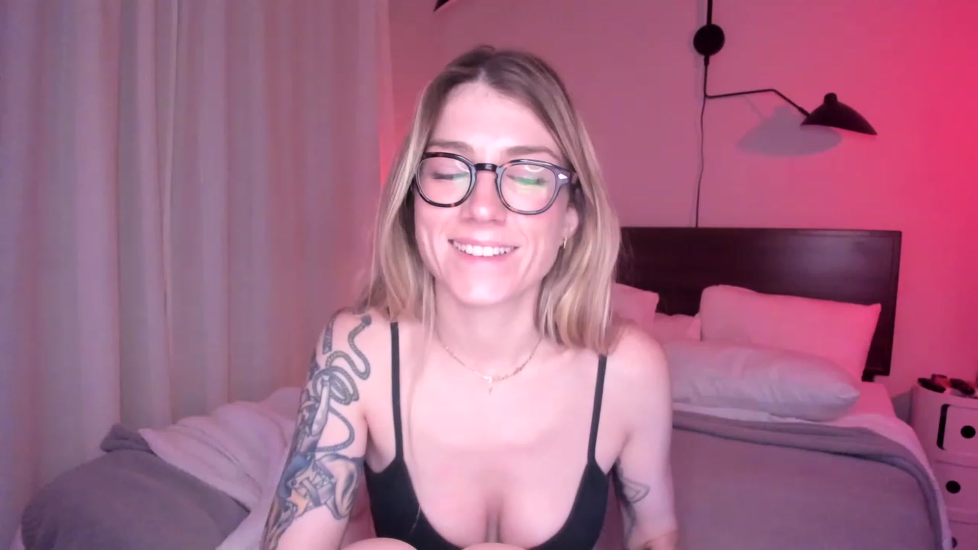 Gallery image thumbnail from stoney_fox's myfreecams stream on, 06/04/2023, 07:53 image 14 of 20