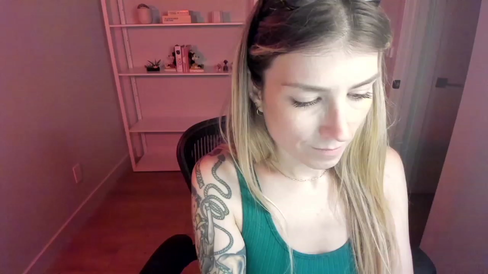 Gallery image thumbnail from stoney_fox's myfreecams stream on, 06/09/2023, 04:56 image 18 of 20