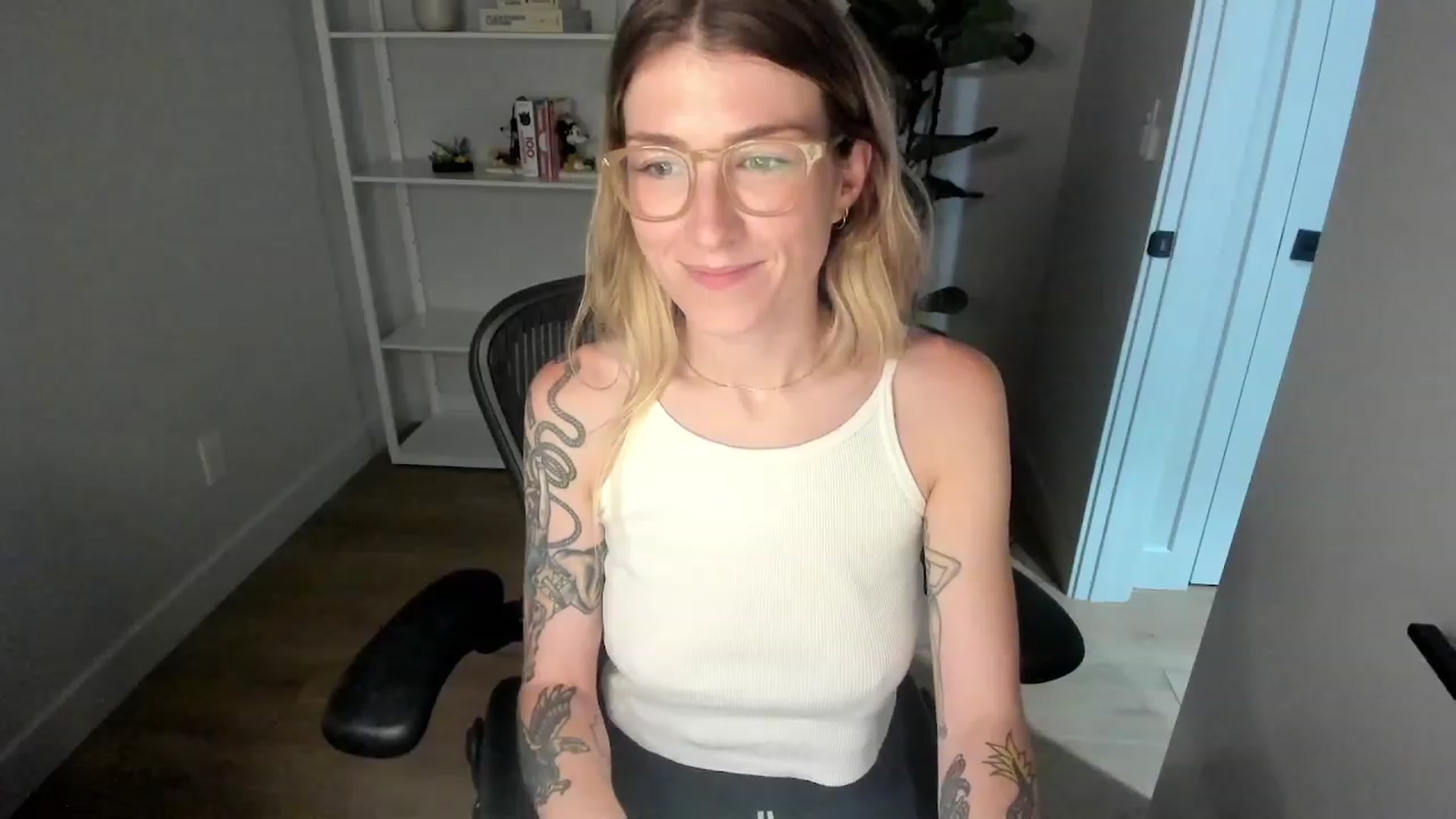 Gallery image thumbnail from stoney_fox's myfreecams stream on, 06/30/2023, 06:25 image 2 of 20