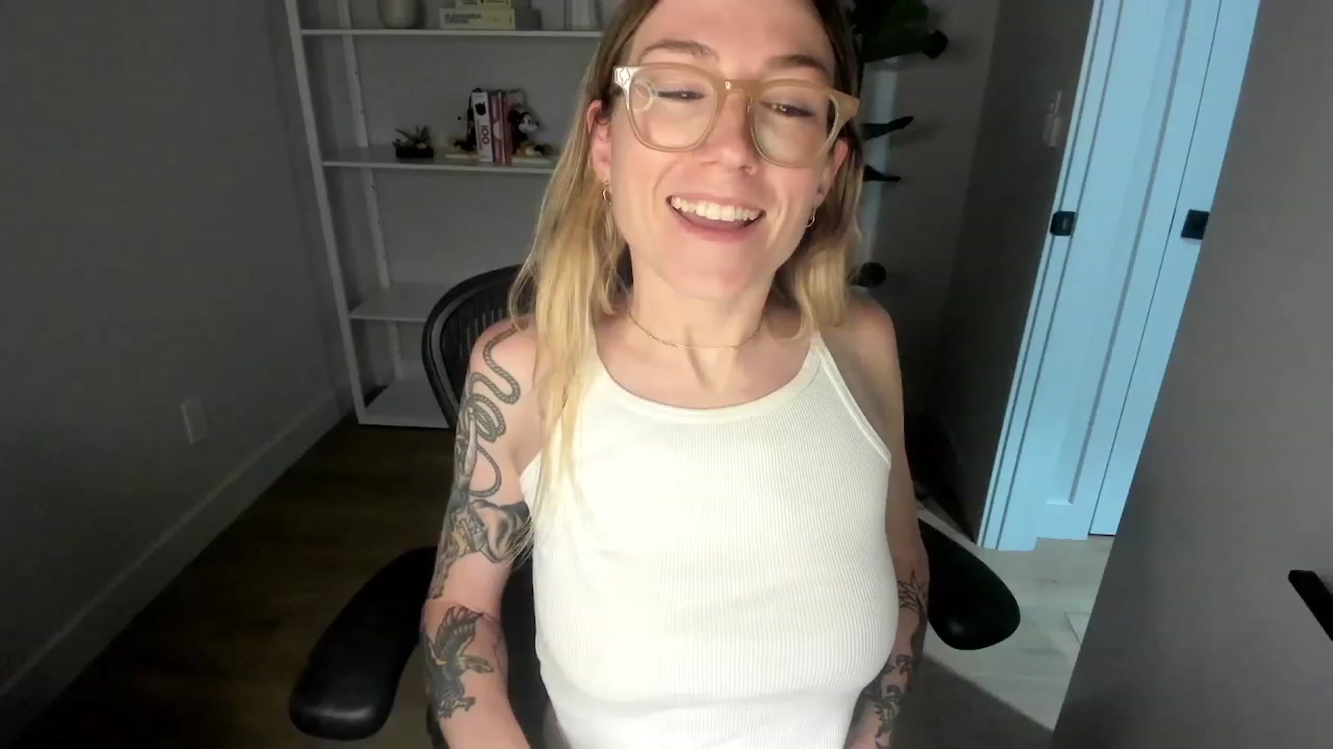 Gallery image thumbnail from stoney_fox's myfreecams stream on, 06/30/2023, 06:25 image 1 of 20