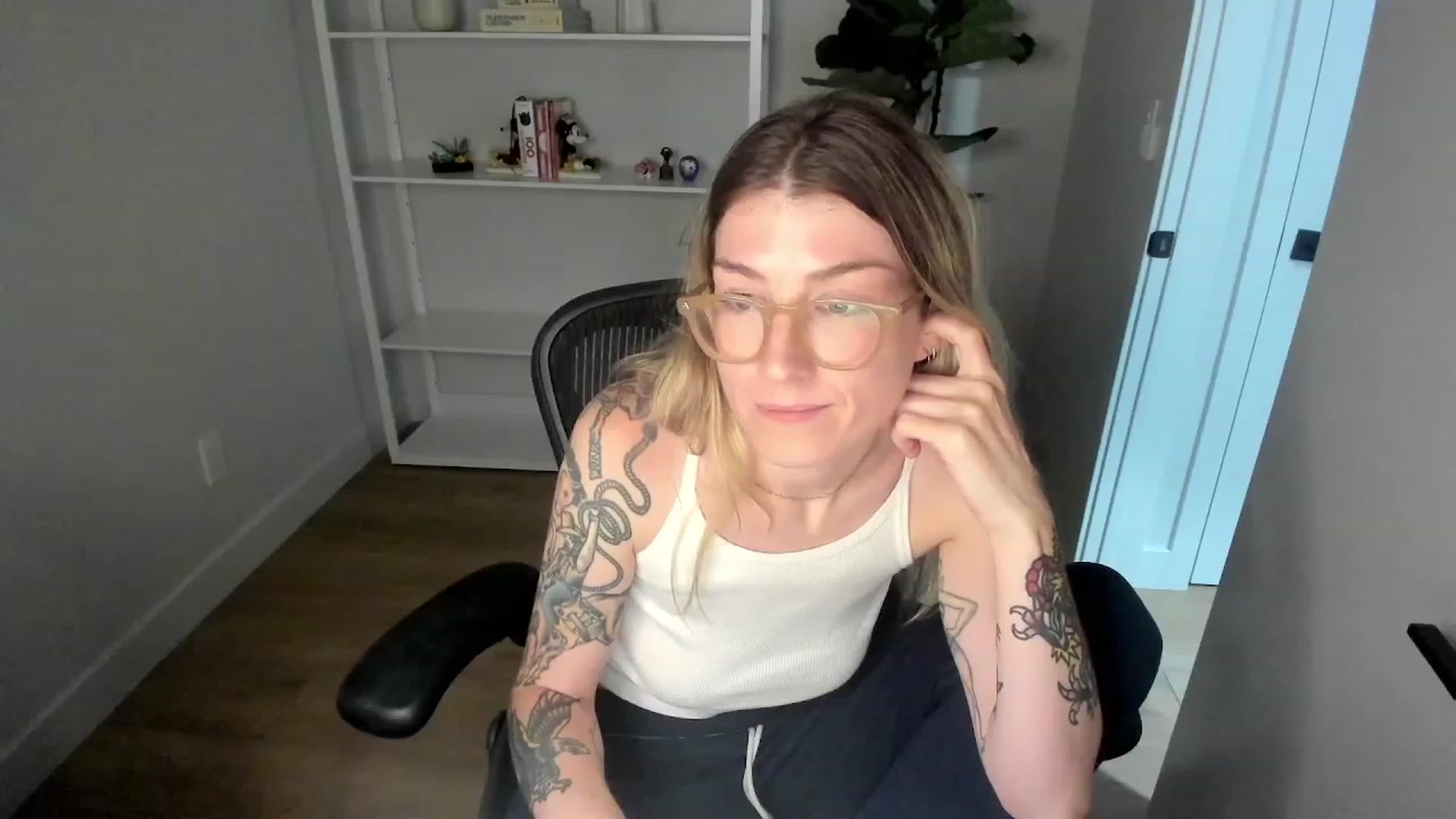 Gallery image thumbnail from stoney_fox's myfreecams stream on, 06/30/2023, 06:25 image 9 of 20