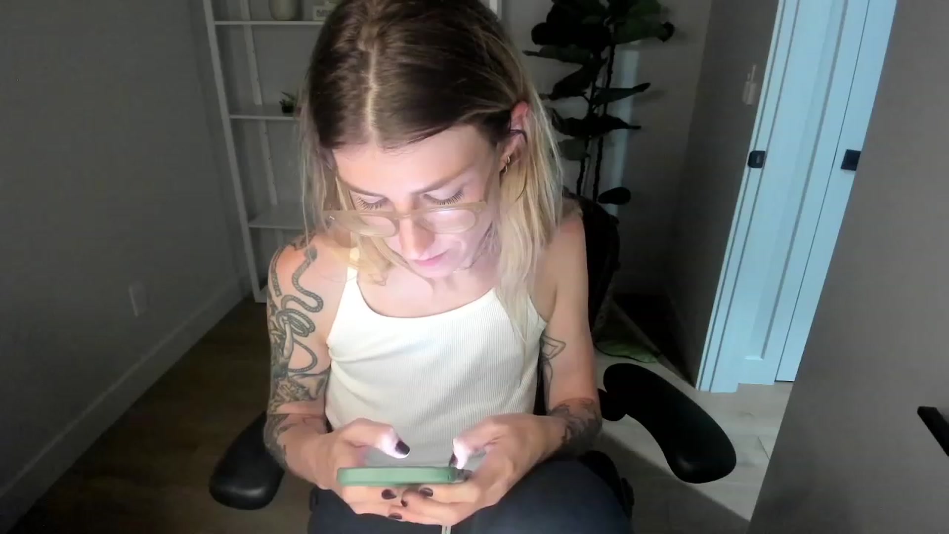 Gallery image thumbnail from stoney_fox's myfreecams stream on, 06/30/2023, 06:25 image 7 of 20