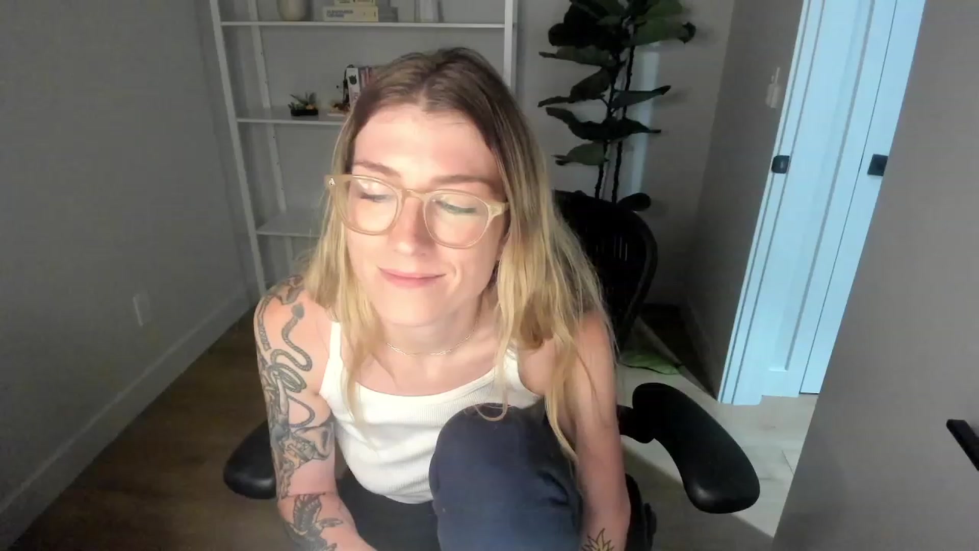Gallery image thumbnail from stoney_fox's myfreecams stream on, 06/30/2023, 06:25 image 10 of 20