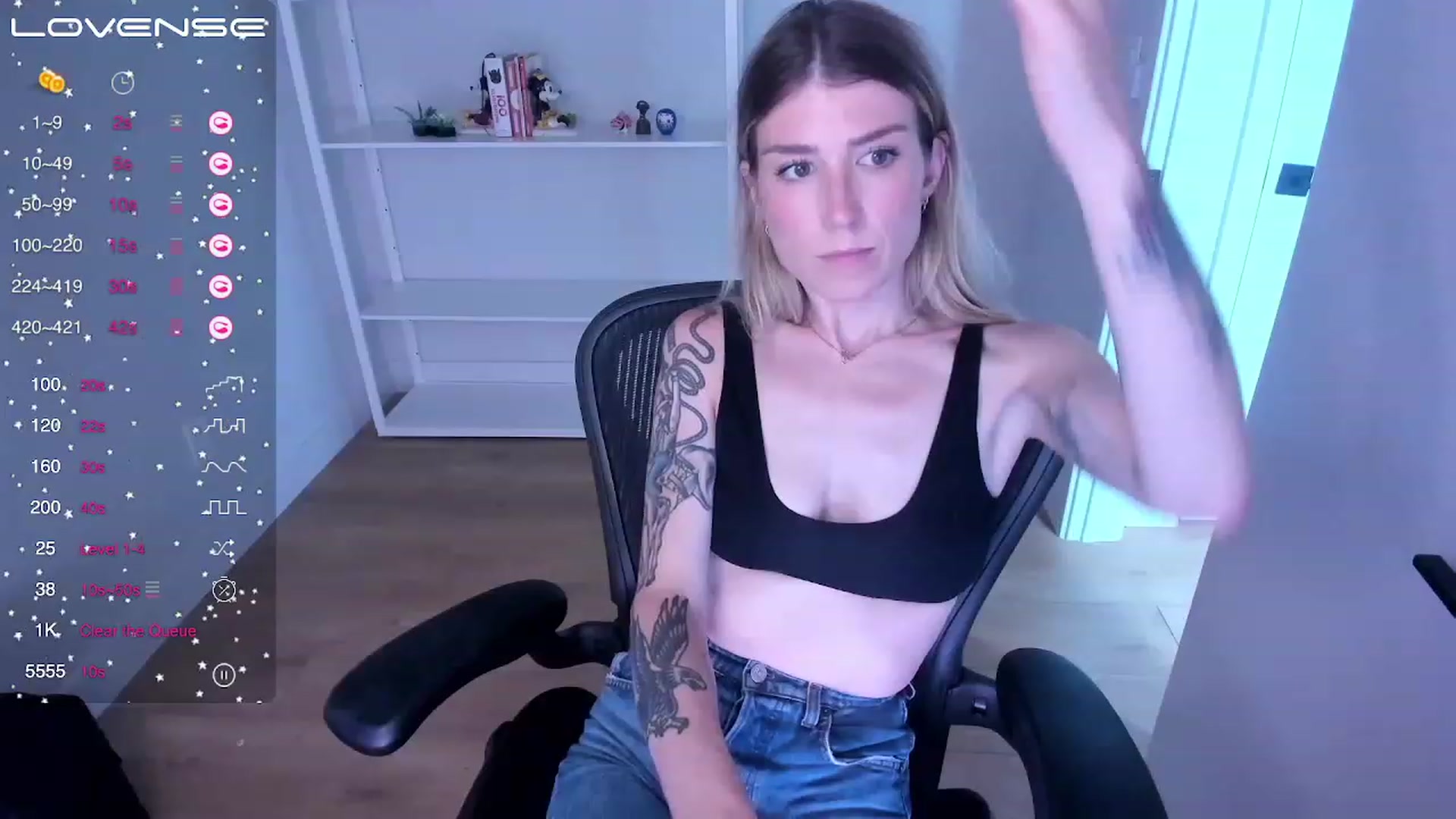 Gallery image thumbnail from stoney_fox's myfreecams stream on, 07/06/2023, 23:06 image 6 of 20