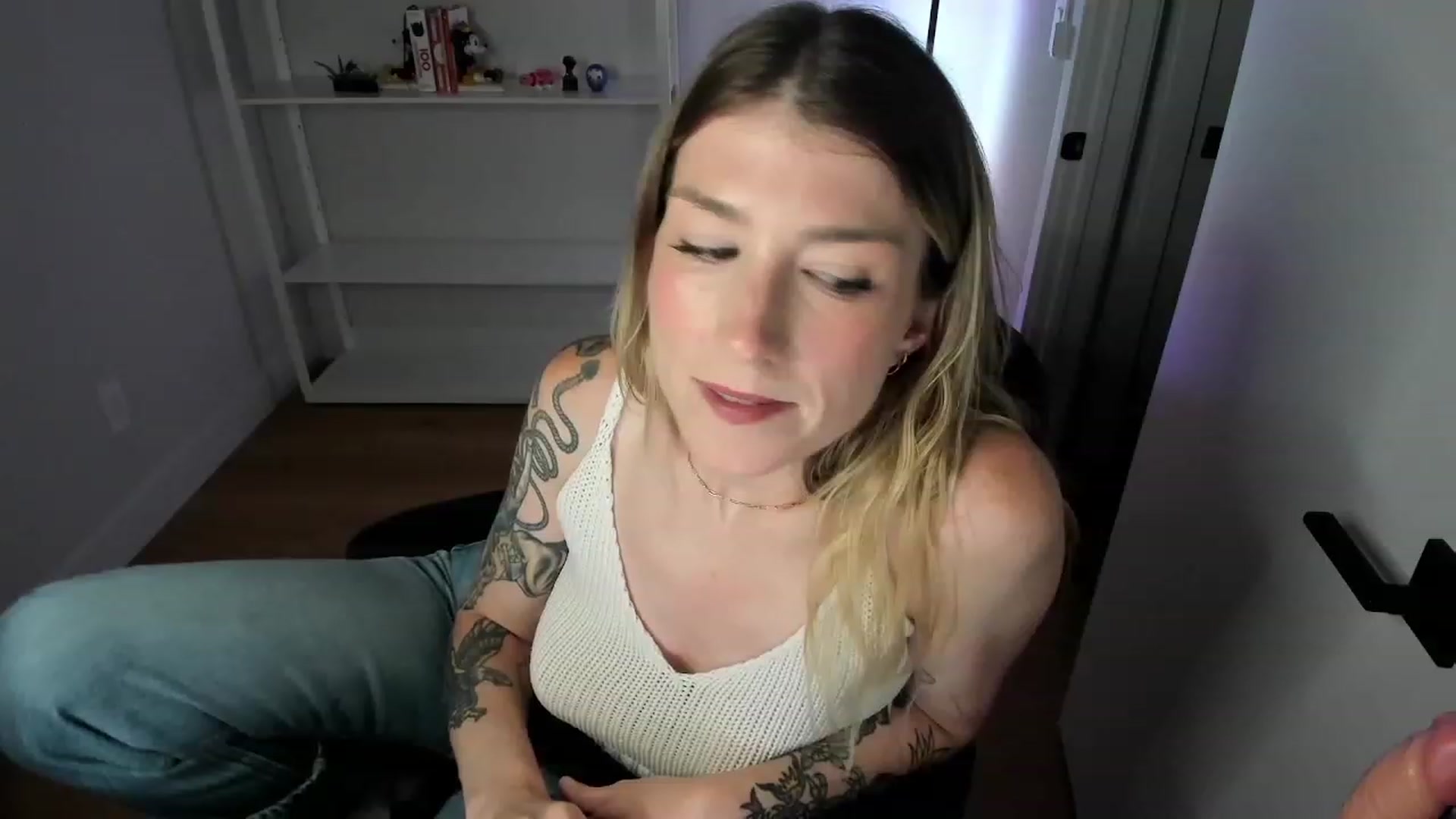 Gallery image thumbnail from stoney_fox's myfreecams stream on, 07/10/2023, 03:27 image 14 of 20