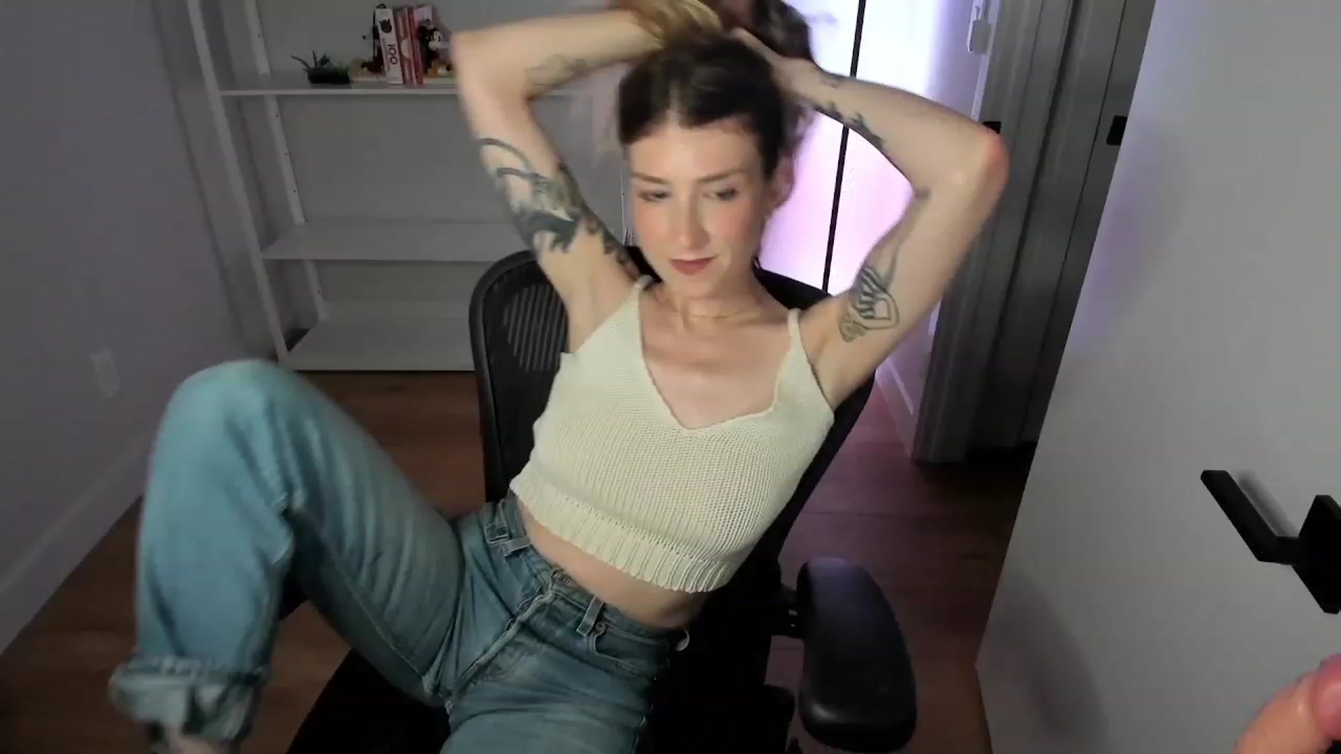 Gallery image thumbnail from stoney_fox's myfreecams stream on, 07/10/2023, 03:27 image 16 of 20