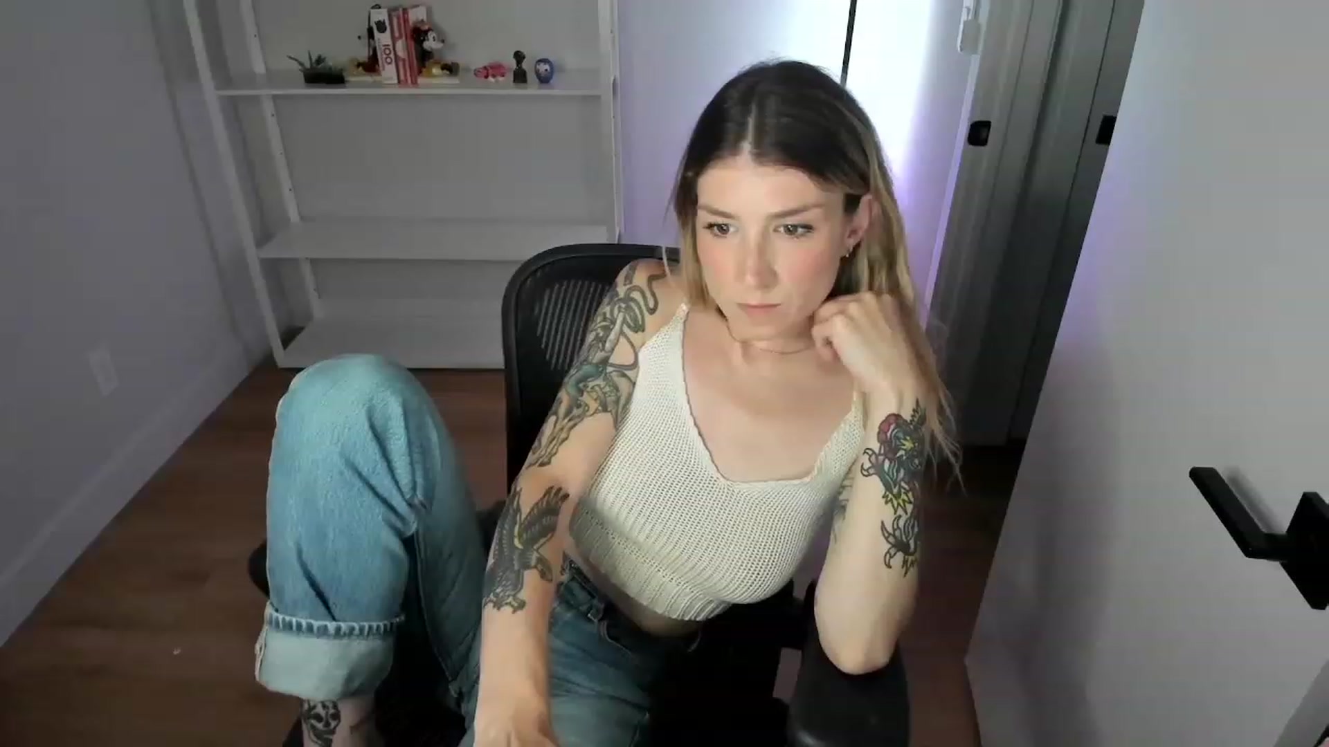 Gallery image thumbnail from stoney_fox's myfreecams stream on, 07/10/2023, 03:27 image 6 of 20