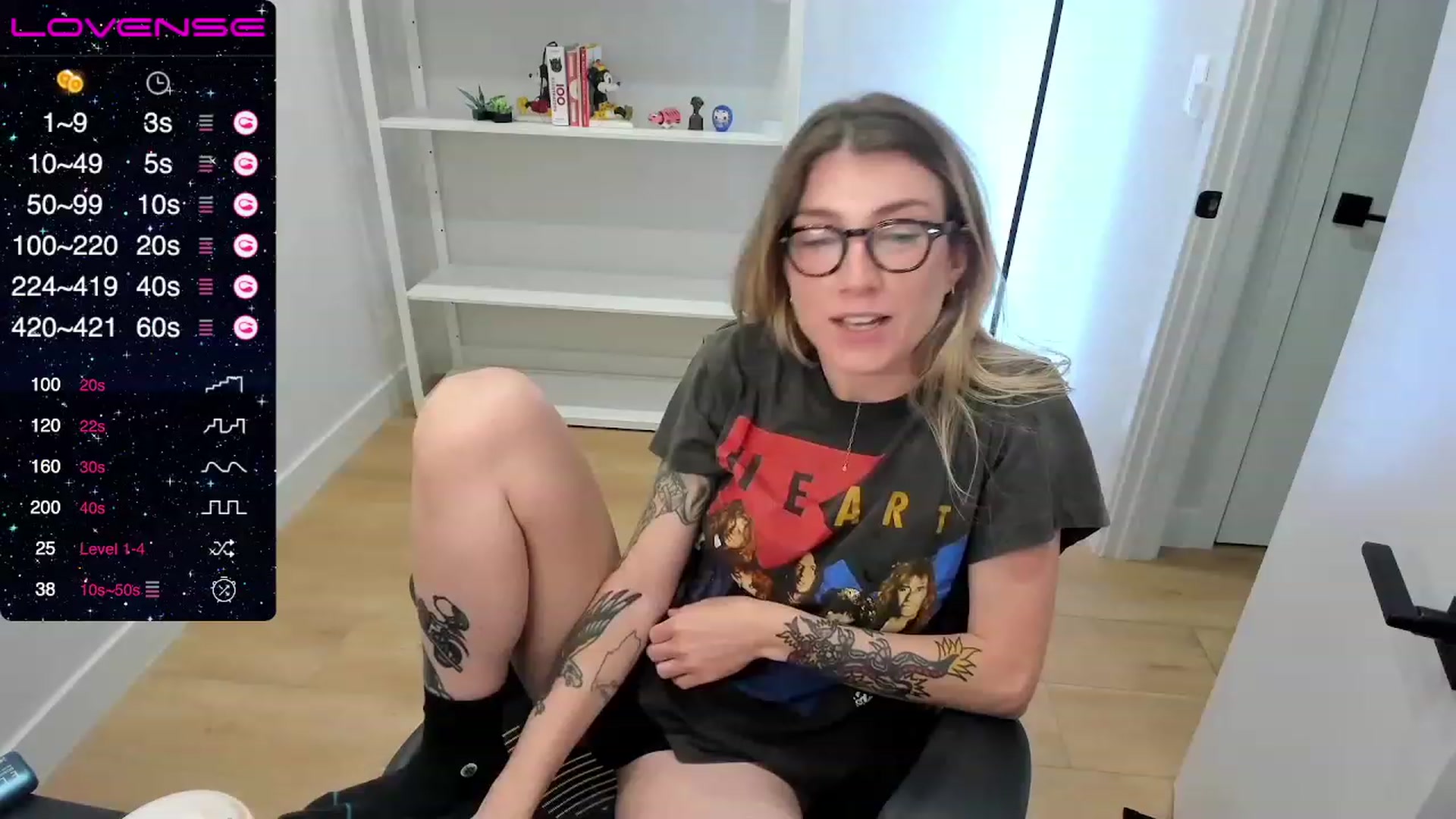 Gallery image thumbnail from stoney_fox's myfreecams stream on, 08/03/2023, 16:13 image 6 of 20