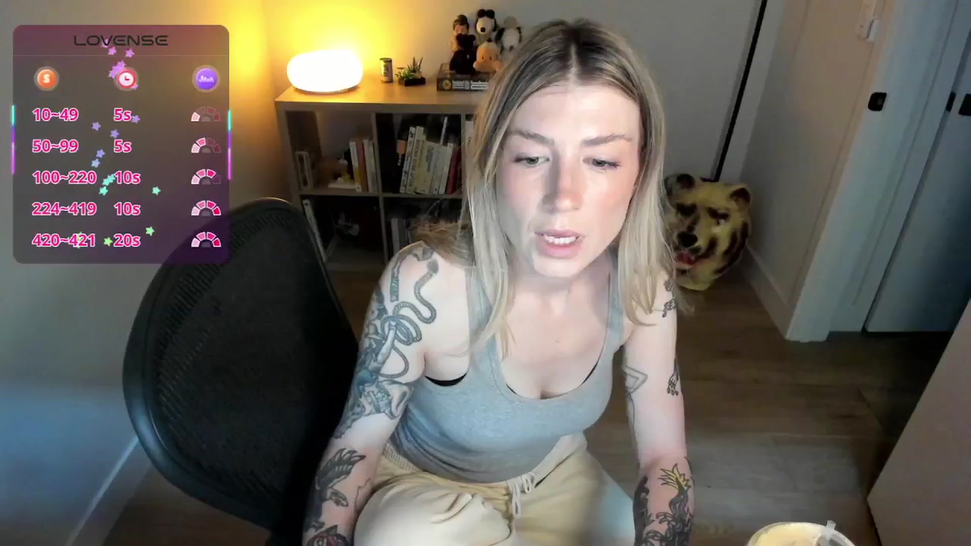 Gallery image thumbnail from stoney_fox's myfreecams stream on, 09/22/2025, 02:22 image 1 of 20