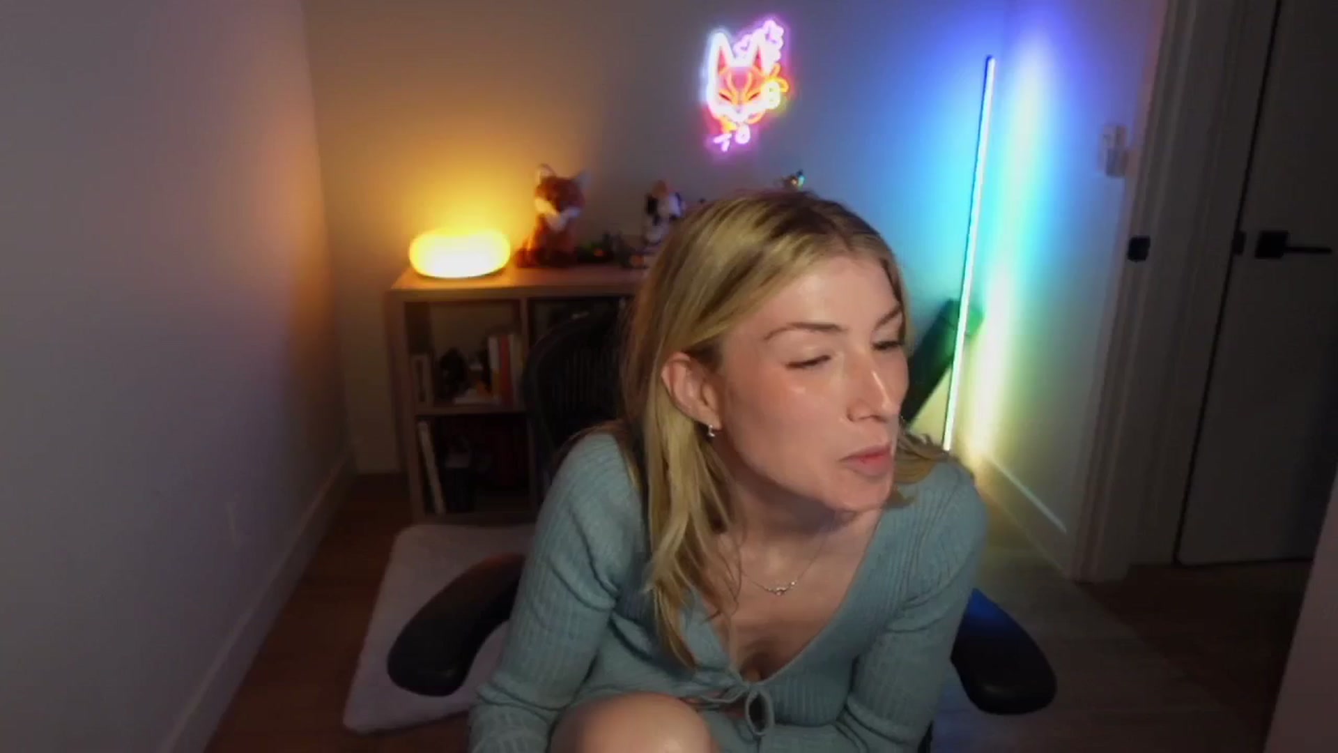 Gallery image thumbnail from stoney_fox's myfreecams stream on, 10/24/2025, 03:22 image 15 of 20