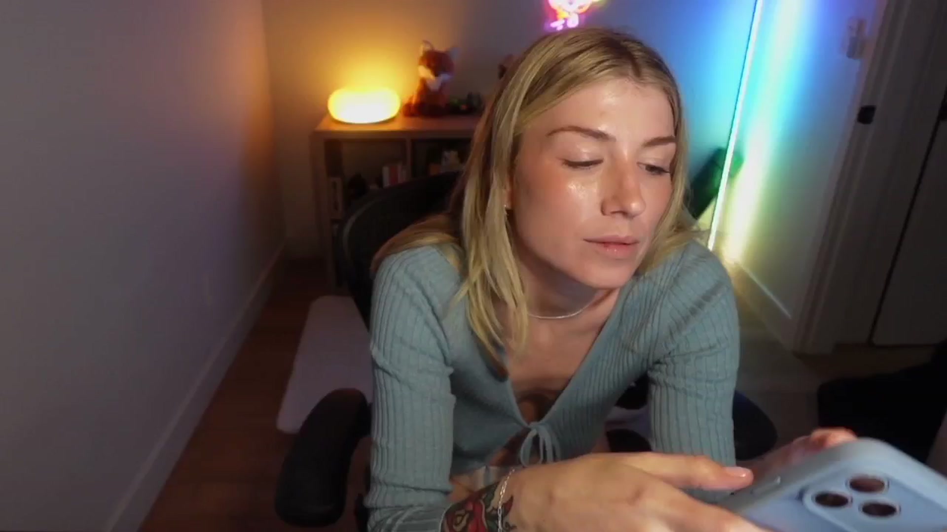 Gallery image thumbnail from stoney_fox's myfreecams stream on, 10/24/2025, 04:06 image 7 of 20