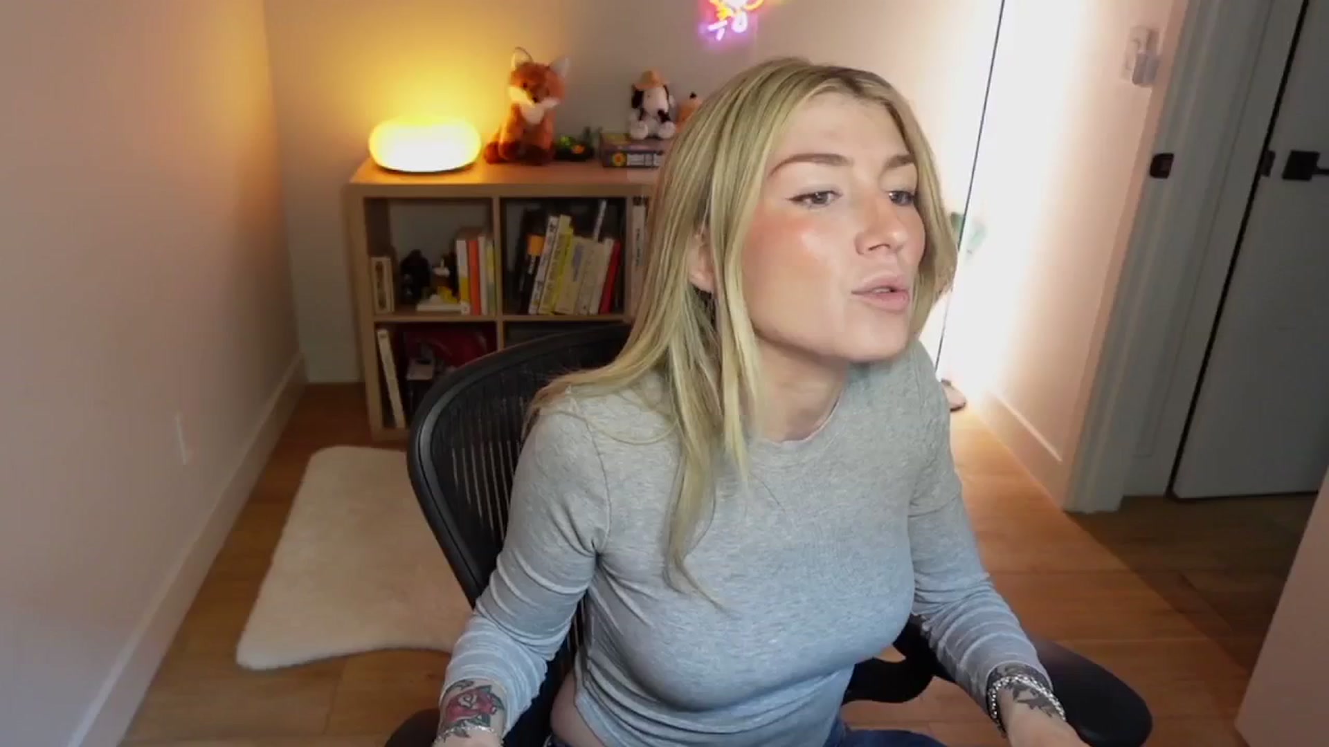 Gallery image thumbnail from stoney_fox's myfreecams stream on, 10/24/2025, 23:56 image 5 of 20