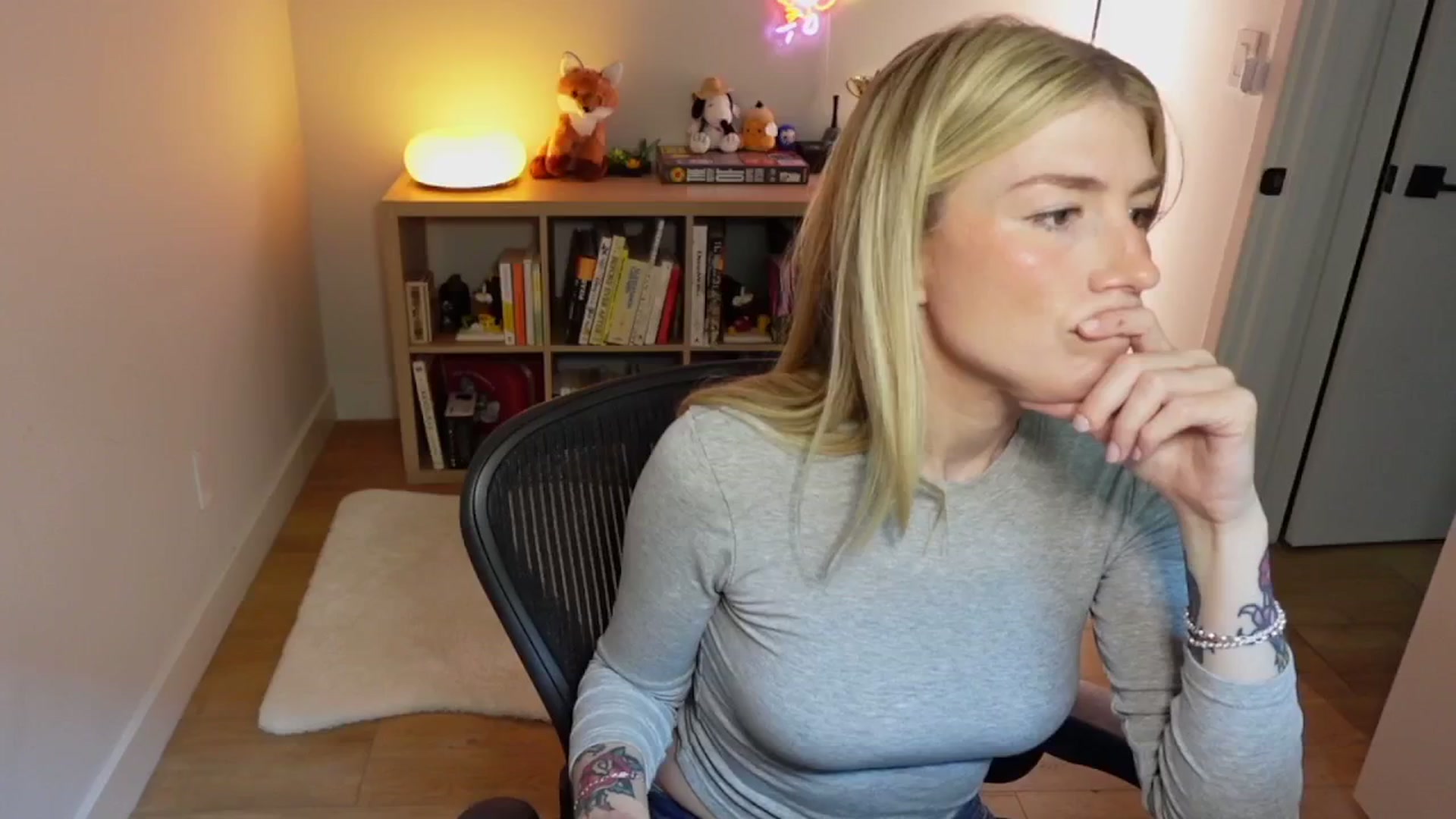 Gallery image thumbnail from stoney_fox's myfreecams stream on, 10/24/2025, 23:56 image 1 of 20