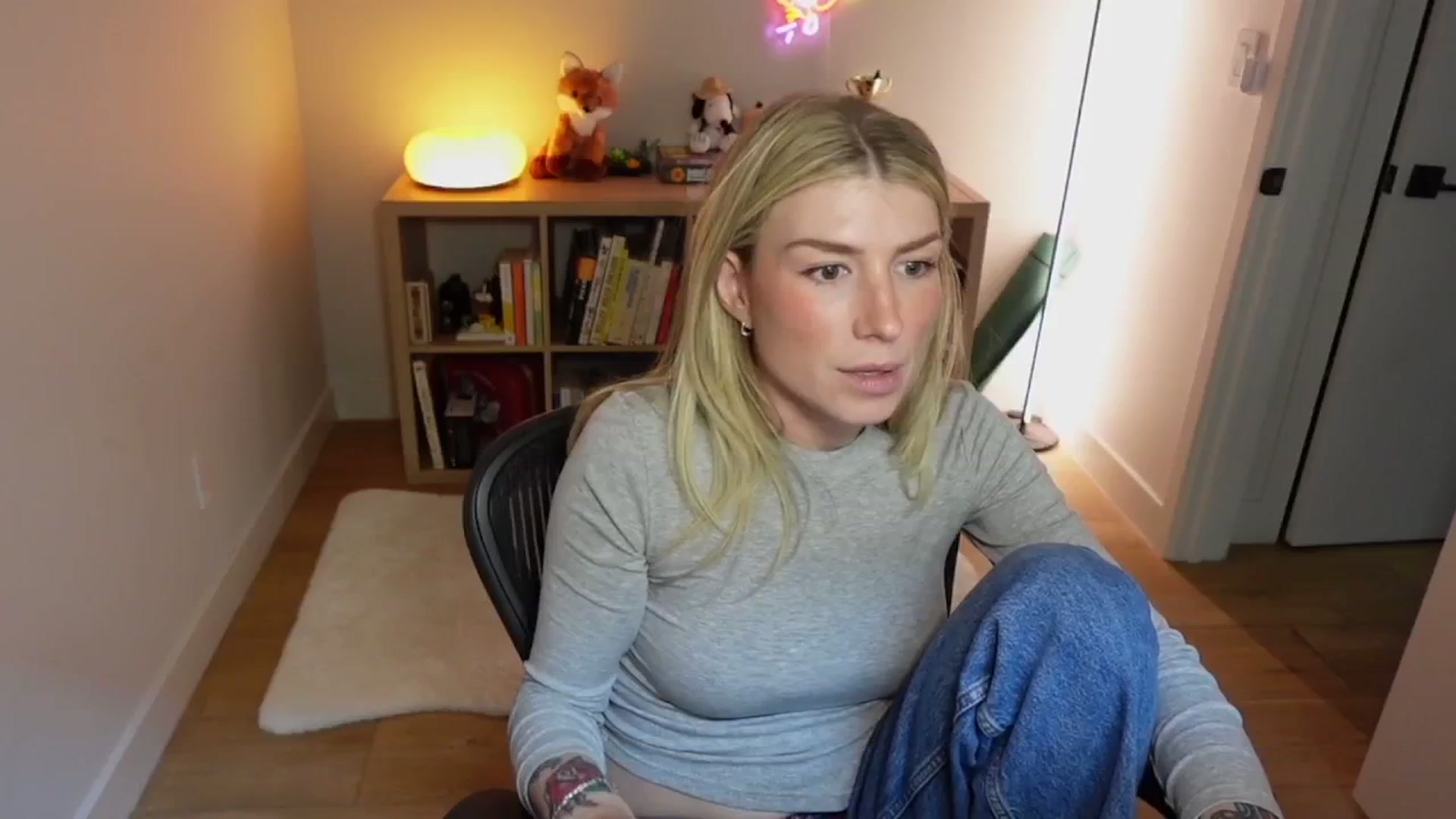 Gallery image thumbnail from stoney_fox's myfreecams stream on, 10/24/2025, 23:56 image 4 of 20