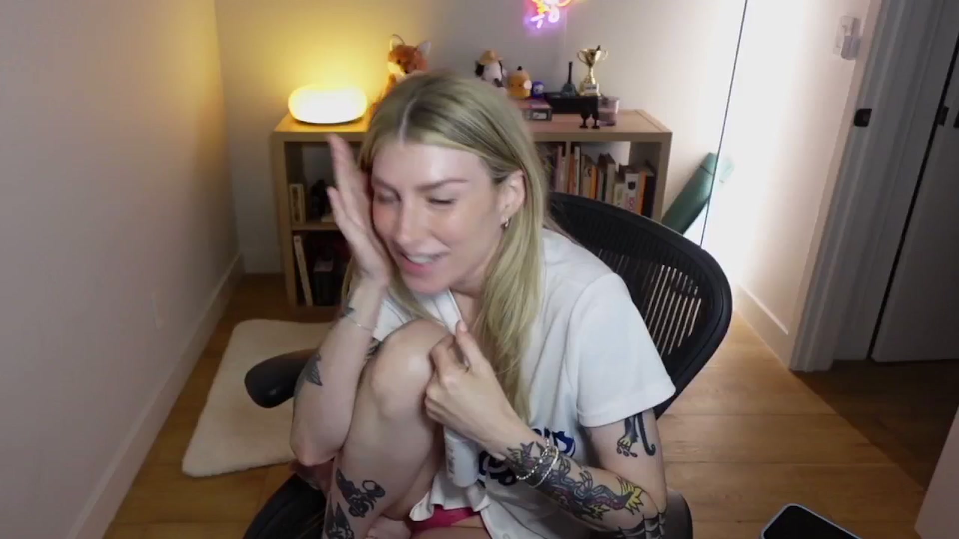 Gallery image thumbnail from stoney_fox's myfreecams stream on, 10/25/2025, 05:02 image 16 of 20