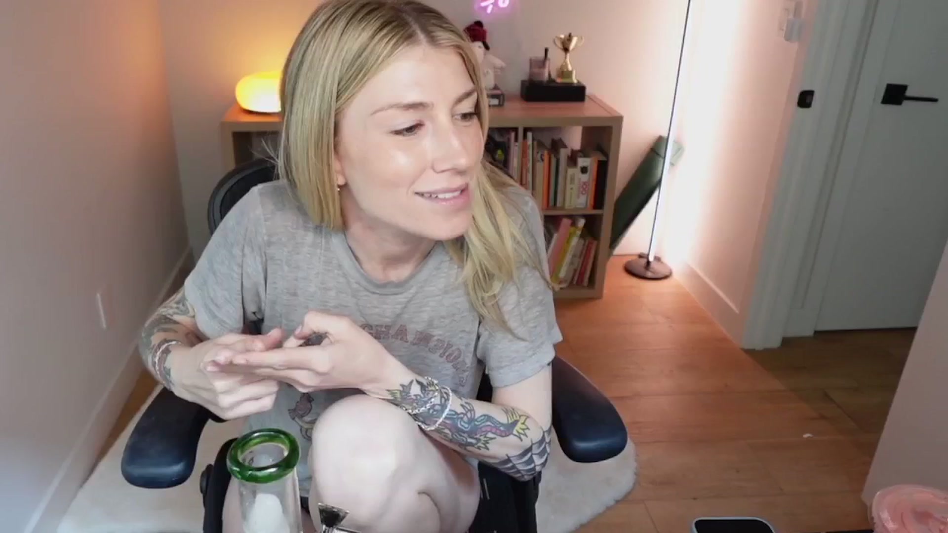 Gallery image thumbnail from stoney_fox's myfreecams stream on, 10/26/2025, 22:42 image 4 of 20
