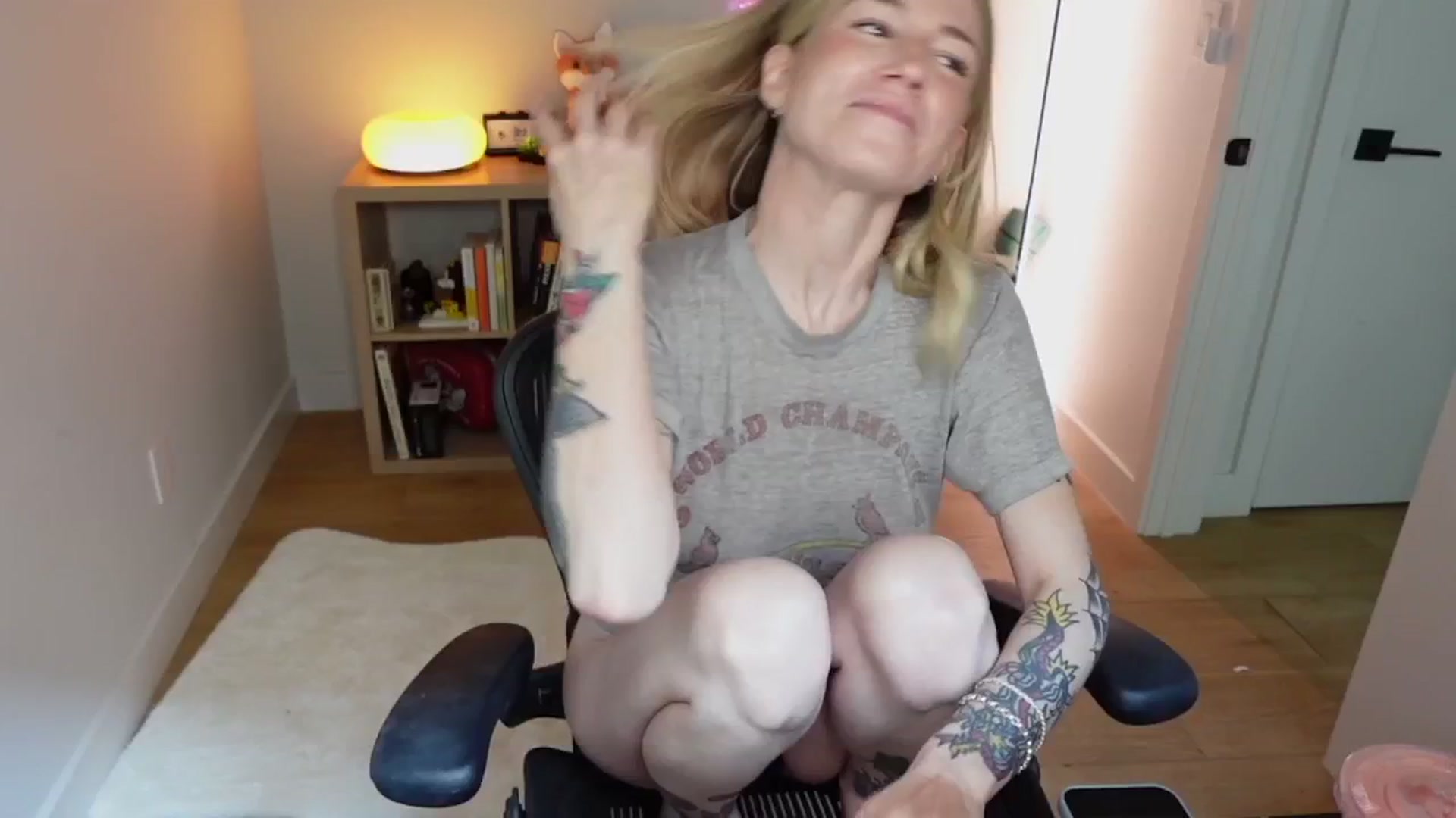 Gallery image thumbnail from stoney_fox's myfreecams stream on, 10/26/2025, 22:42 image 2 of 20
