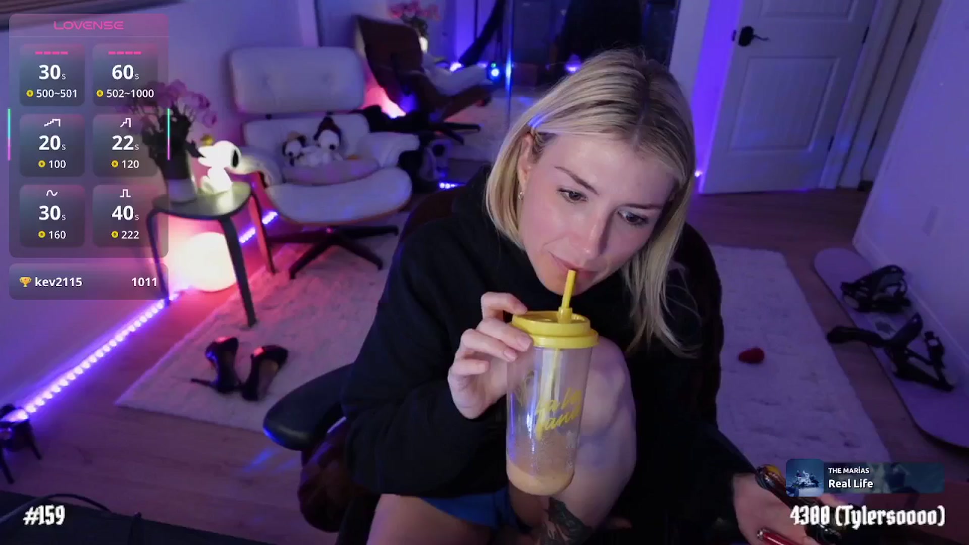 Gallery image thumbnail from stoney_fox's myfreecams stream on, 01/17/2026, 04:45 image 18 of 20