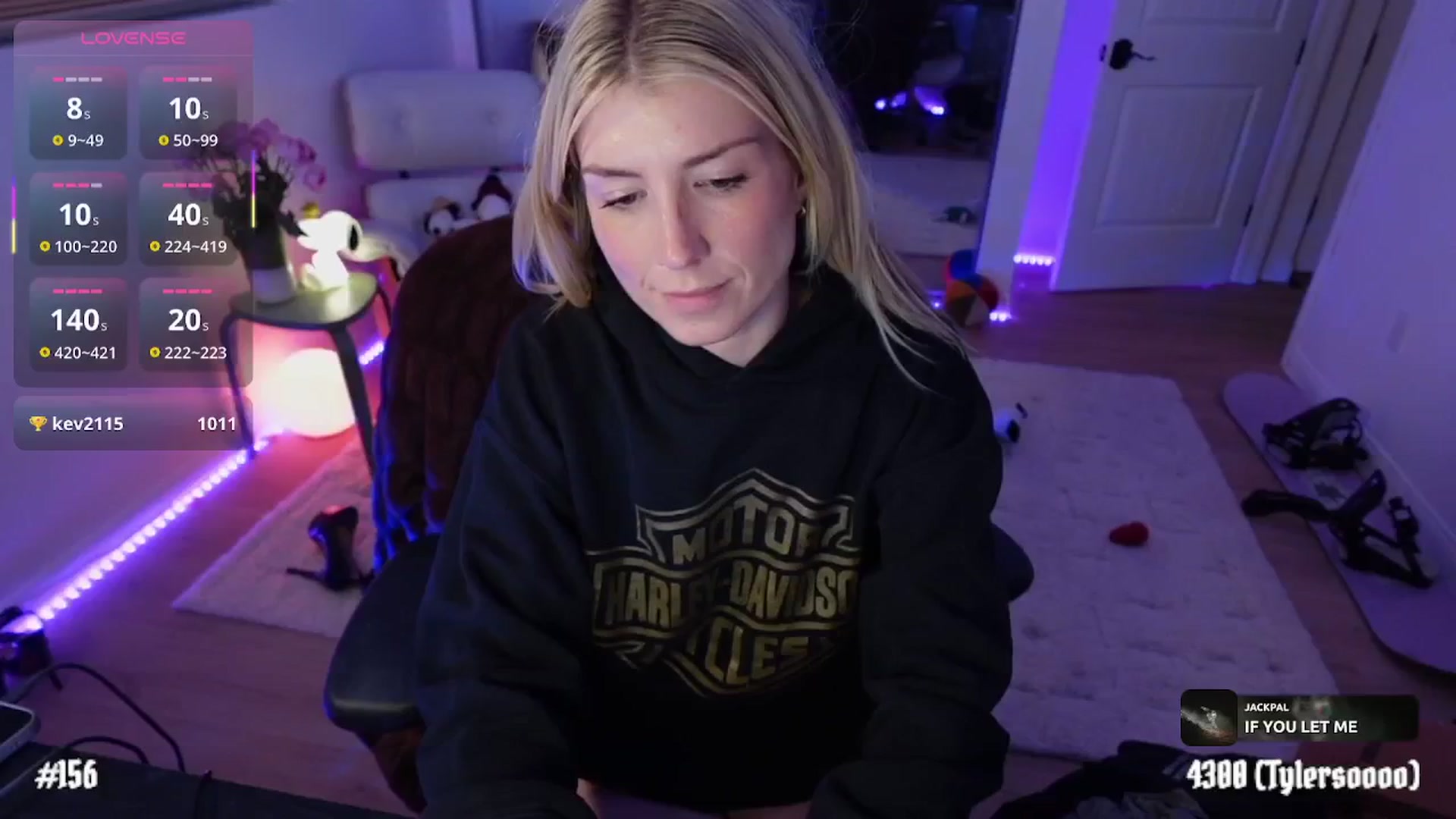 Gallery image thumbnail from stoney_fox's myfreecams stream on, 01/17/2026, 04:45 image 10 of 20
