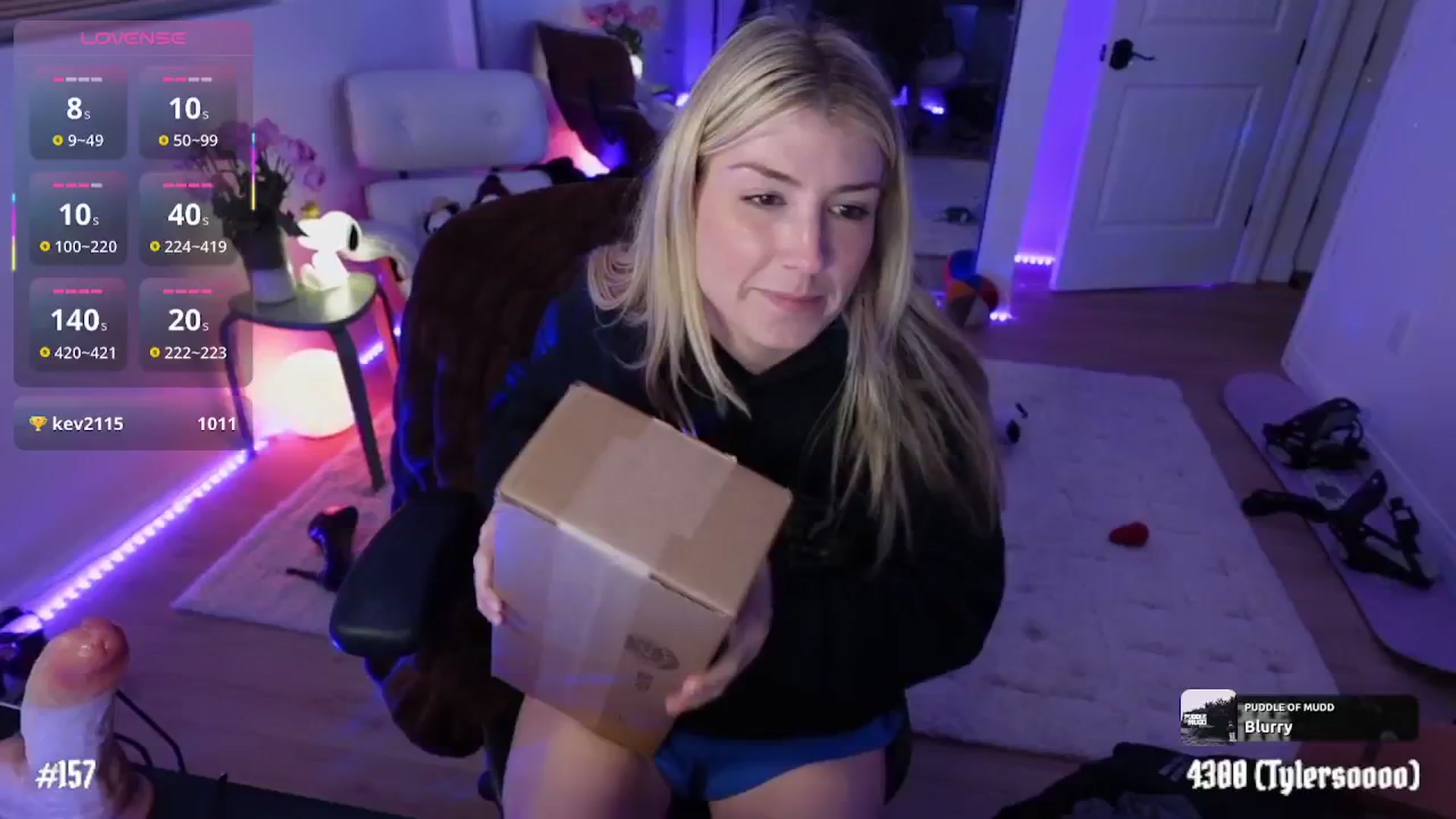Gallery image thumbnail from stoney_fox's myfreecams stream on, 01/17/2026, 04:45 image 11 of 20