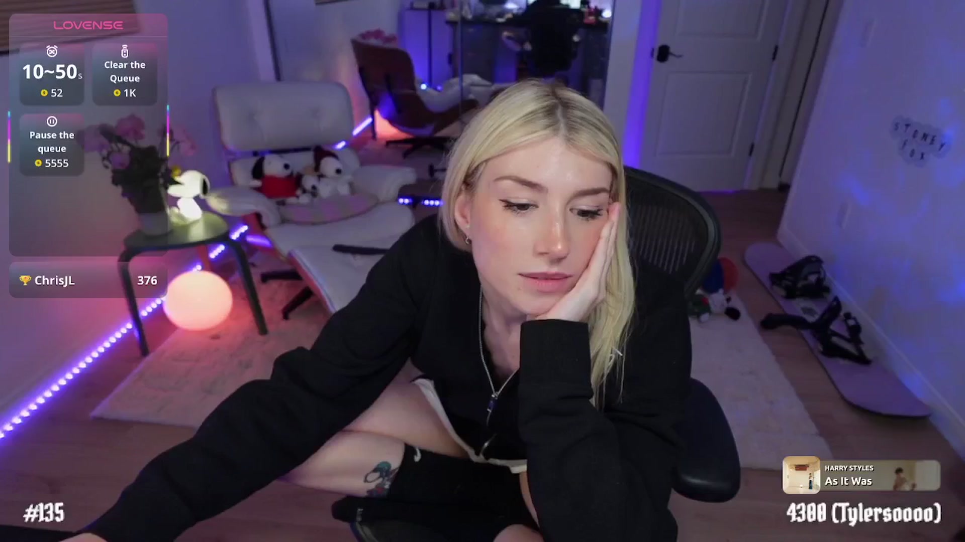 Gallery image thumbnail from stoney_fox's myfreecams stream on, 01/18/2026, 04:26 image 19 of 20