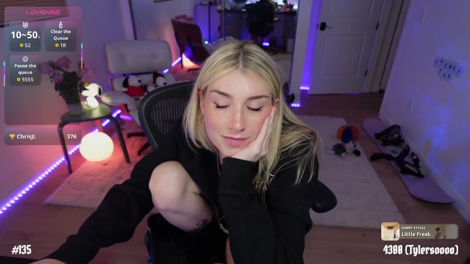 Gallery image thumbnail from stoney_fox's myfreecams stream on, 01/18/2026, 04:55 image 15 of 20