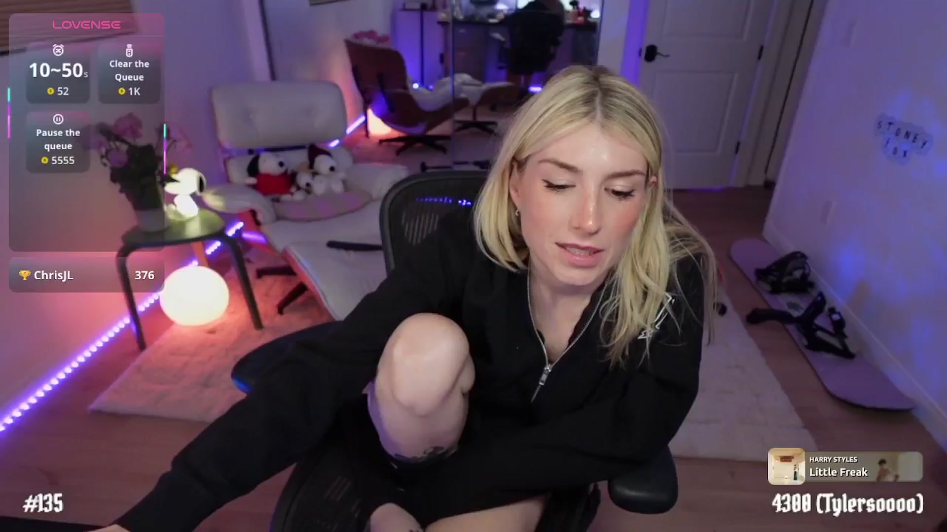 Gallery image thumbnail from stoney_fox's myfreecams stream on, 01/18/2026, 04:55 image 17 of 20