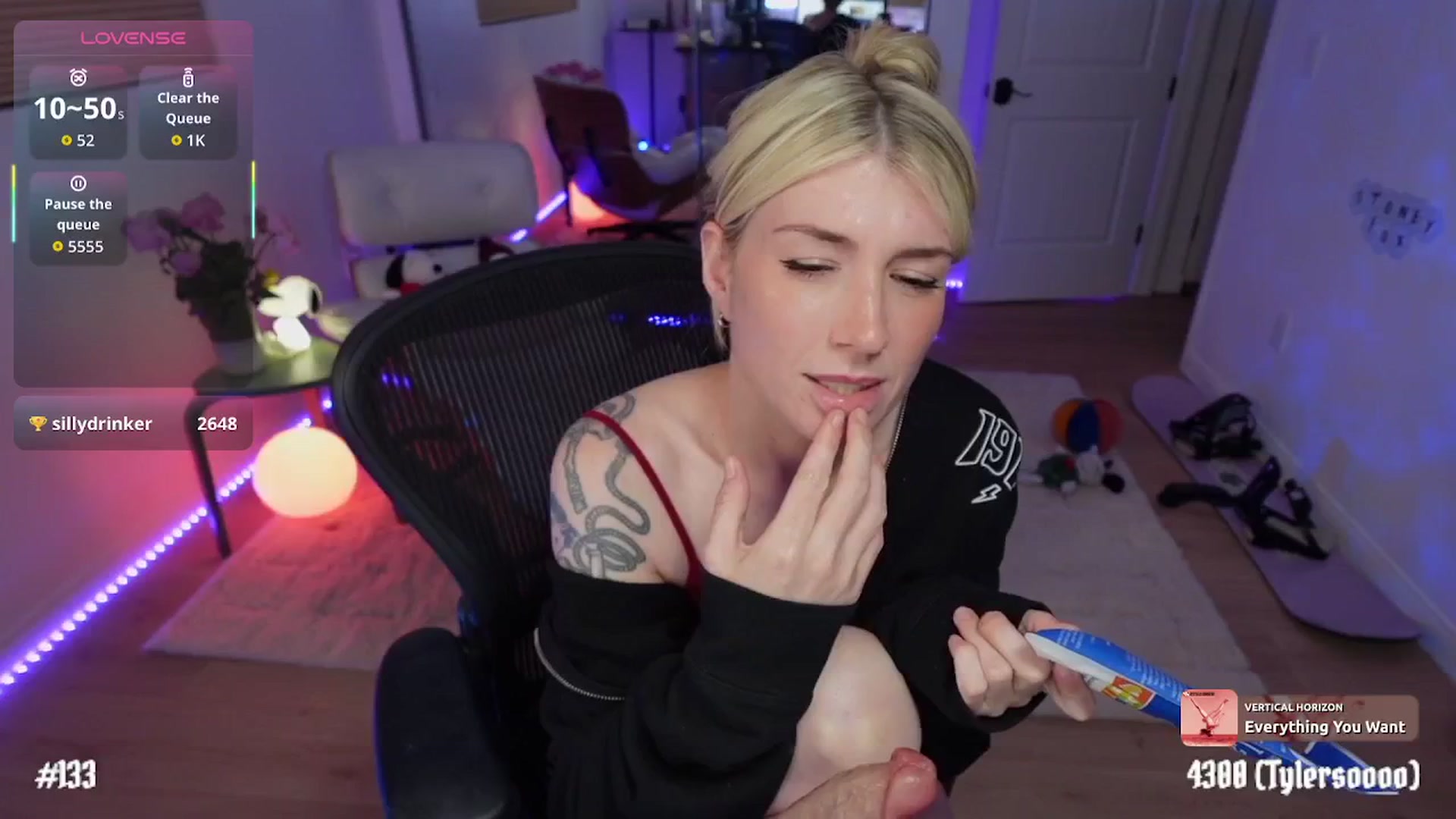 Gallery image thumbnail from stoney_fox's myfreecams stream on, 01/18/2026, 08:24 image 9 of 20
