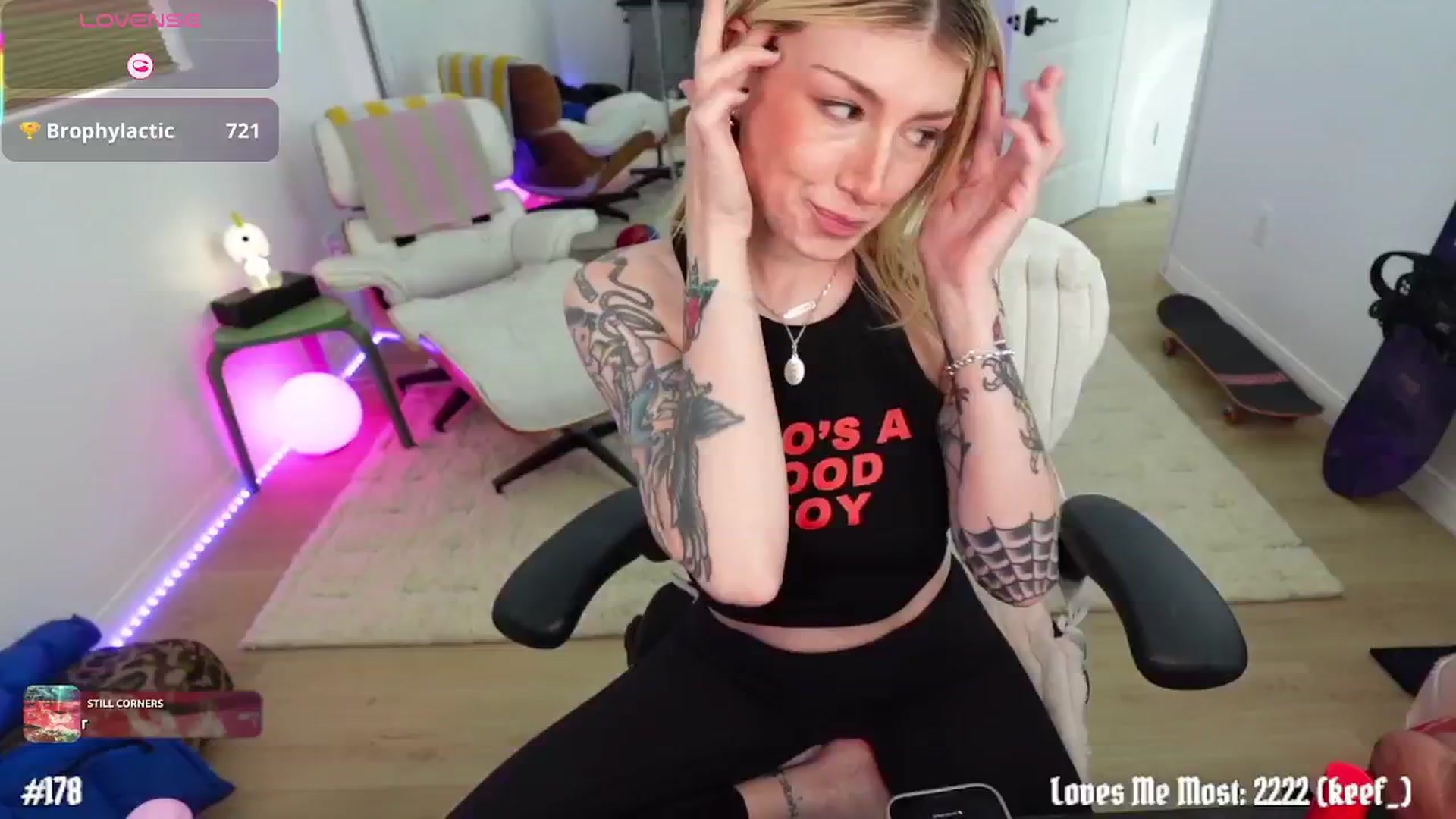 Gallery image thumbnail from stoney_fox's myfreecams stream on, 03/06/2026, 01:04 image 17 of 20