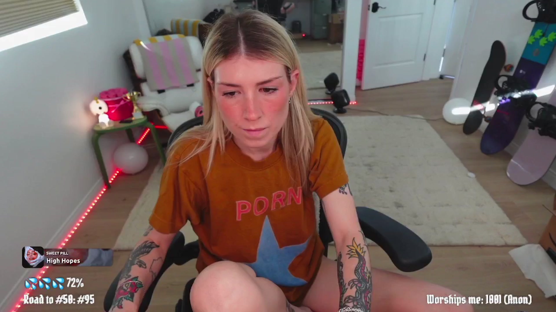 Gallery image thumbnail from stoney_fox's myfreecams stream on, 04/11/2026, 24:18 image 18 of 20