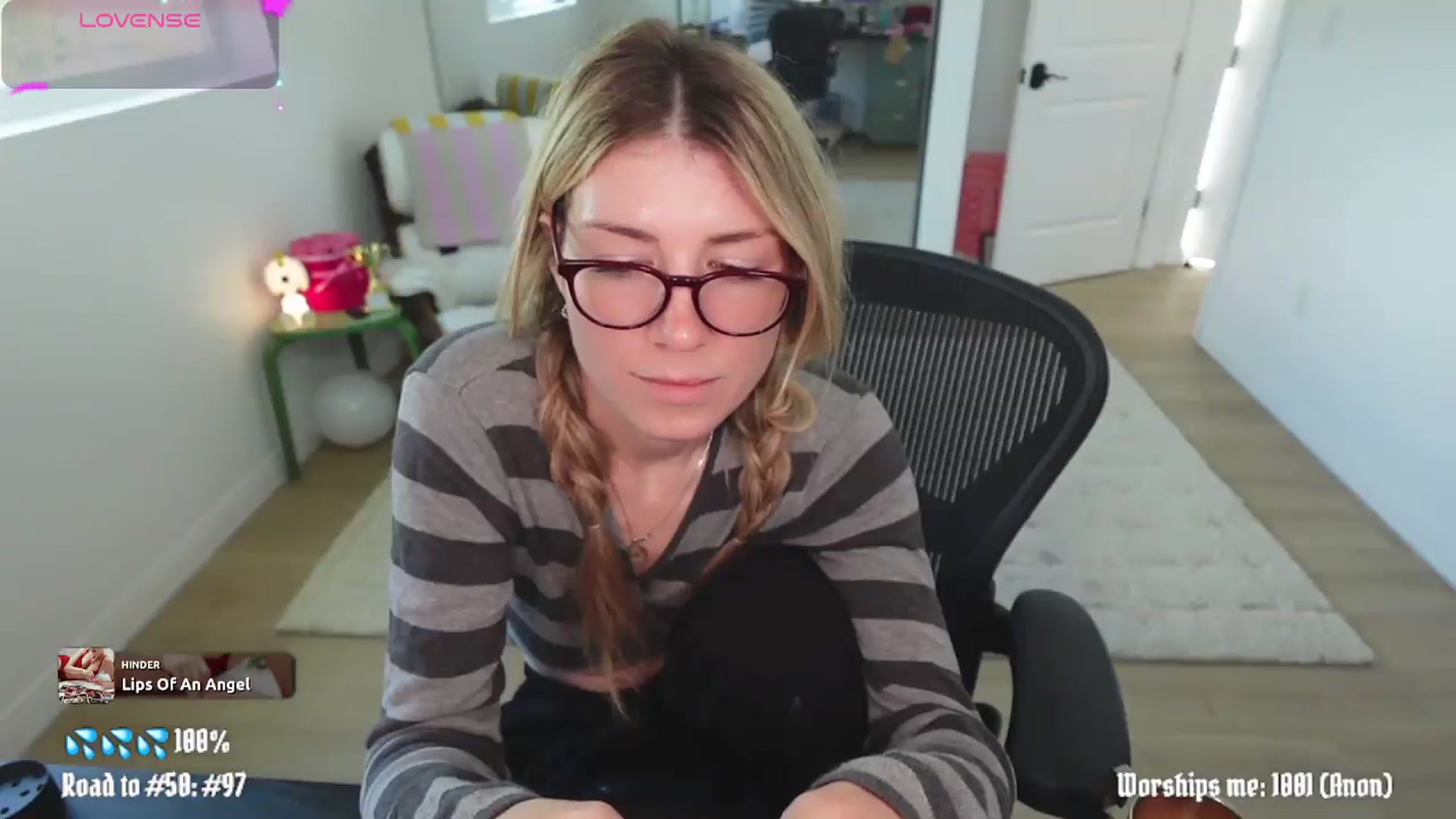 Gallery image thumbnail from stoney_fox's myfreecams stream on, 04/17/2026, 17:23 image 2 of 20