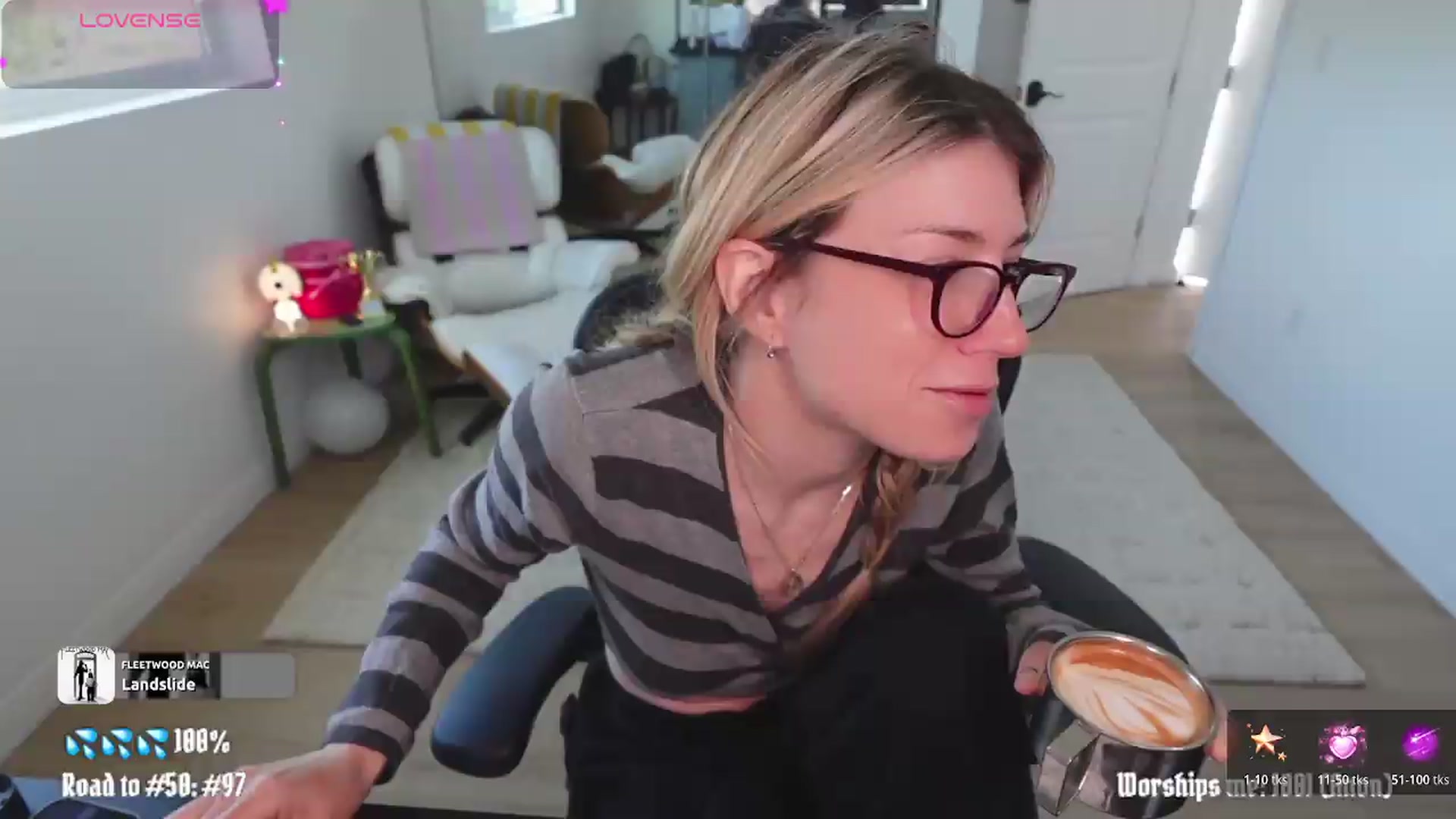 Gallery image thumbnail from stoney_fox's myfreecams stream on, 04/17/2026, 17:23 image 14 of 20