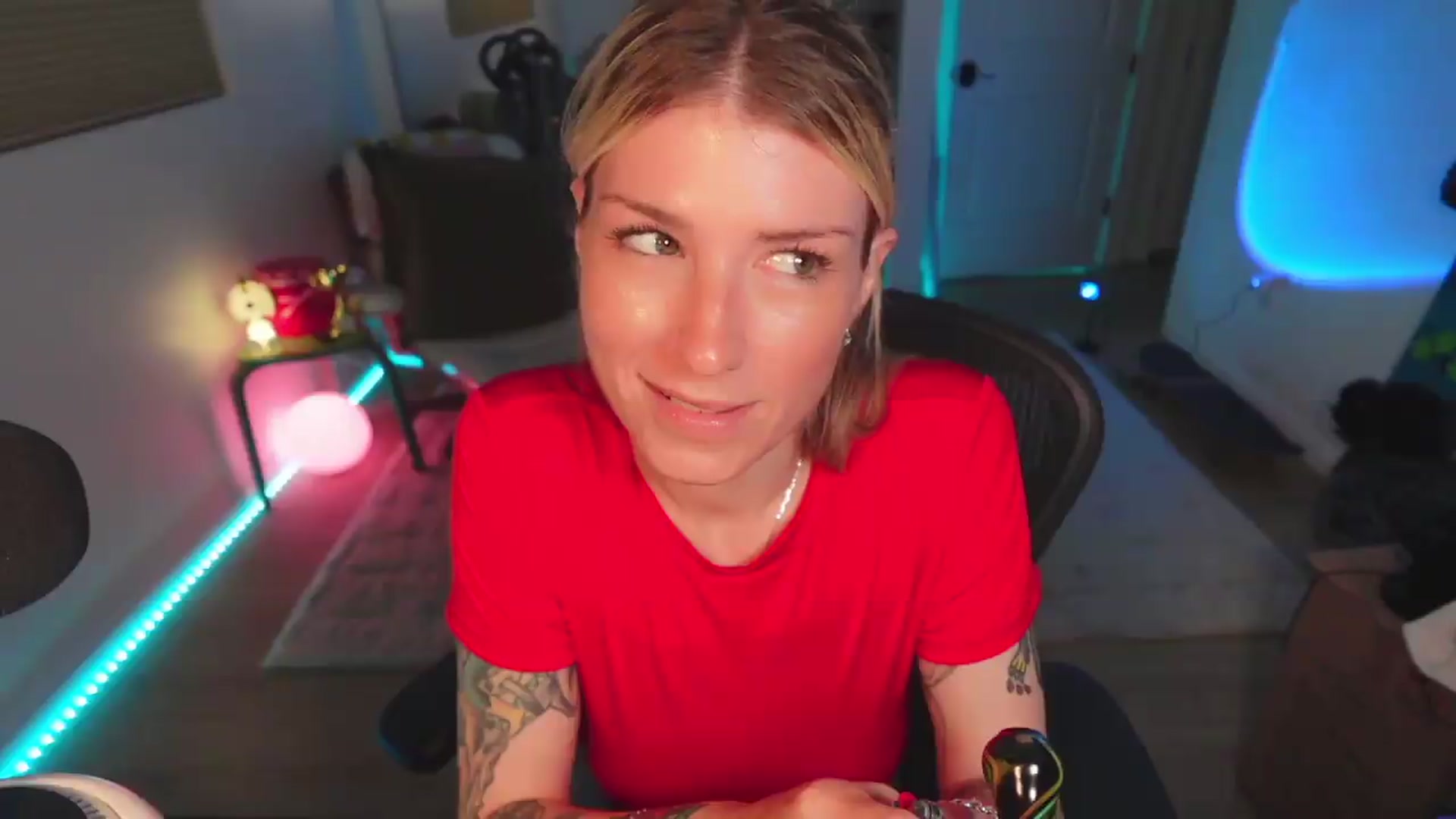 Gallery image thumbnail from stoney_fox's myfreecams stream on, 04/20/2026, 05:09 image 12 of 20