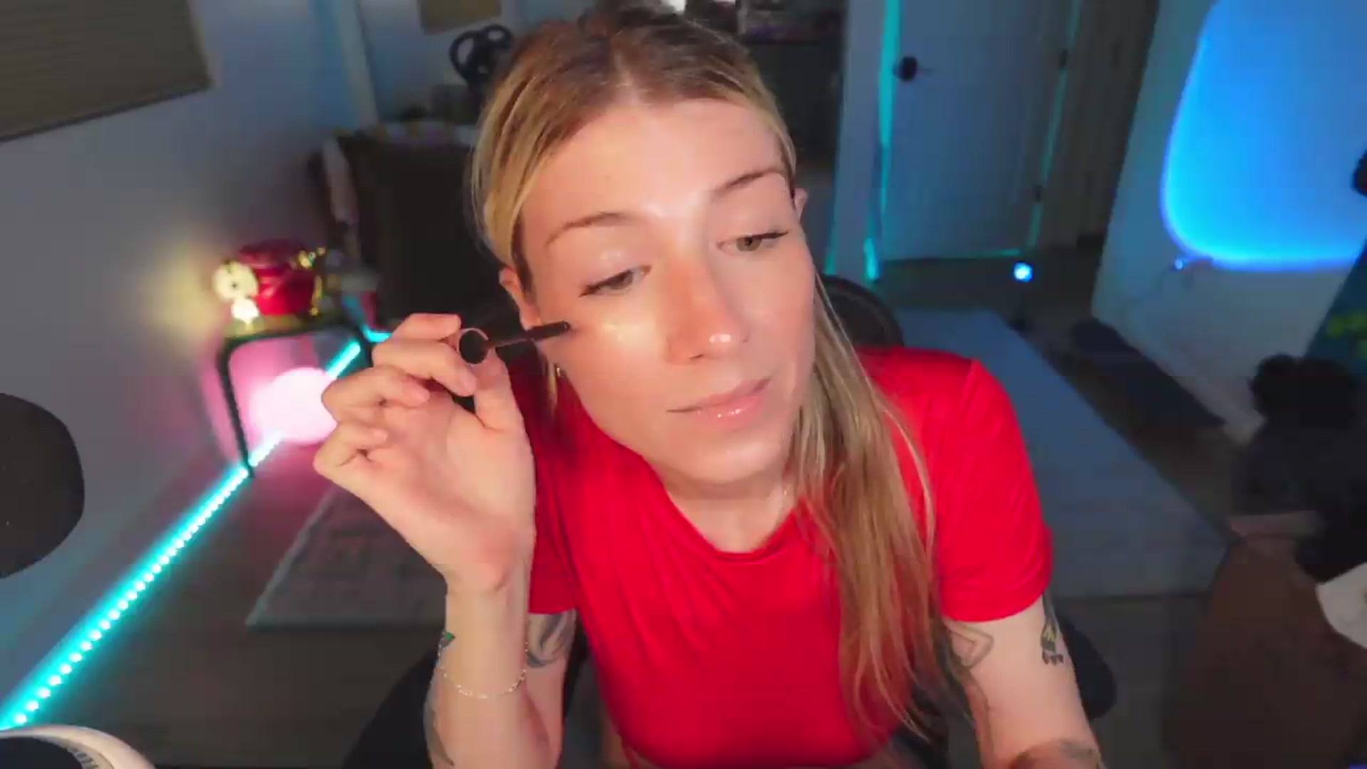 Gallery image thumbnail from stoney_fox's myfreecams stream on, 04/20/2026, 05:09 image 7 of 20