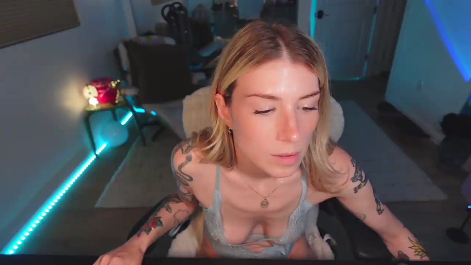 Gallery image thumbnail from stoney_fox's myfreecams stream on, 04/22/2026, 03:39 image 20 of 20