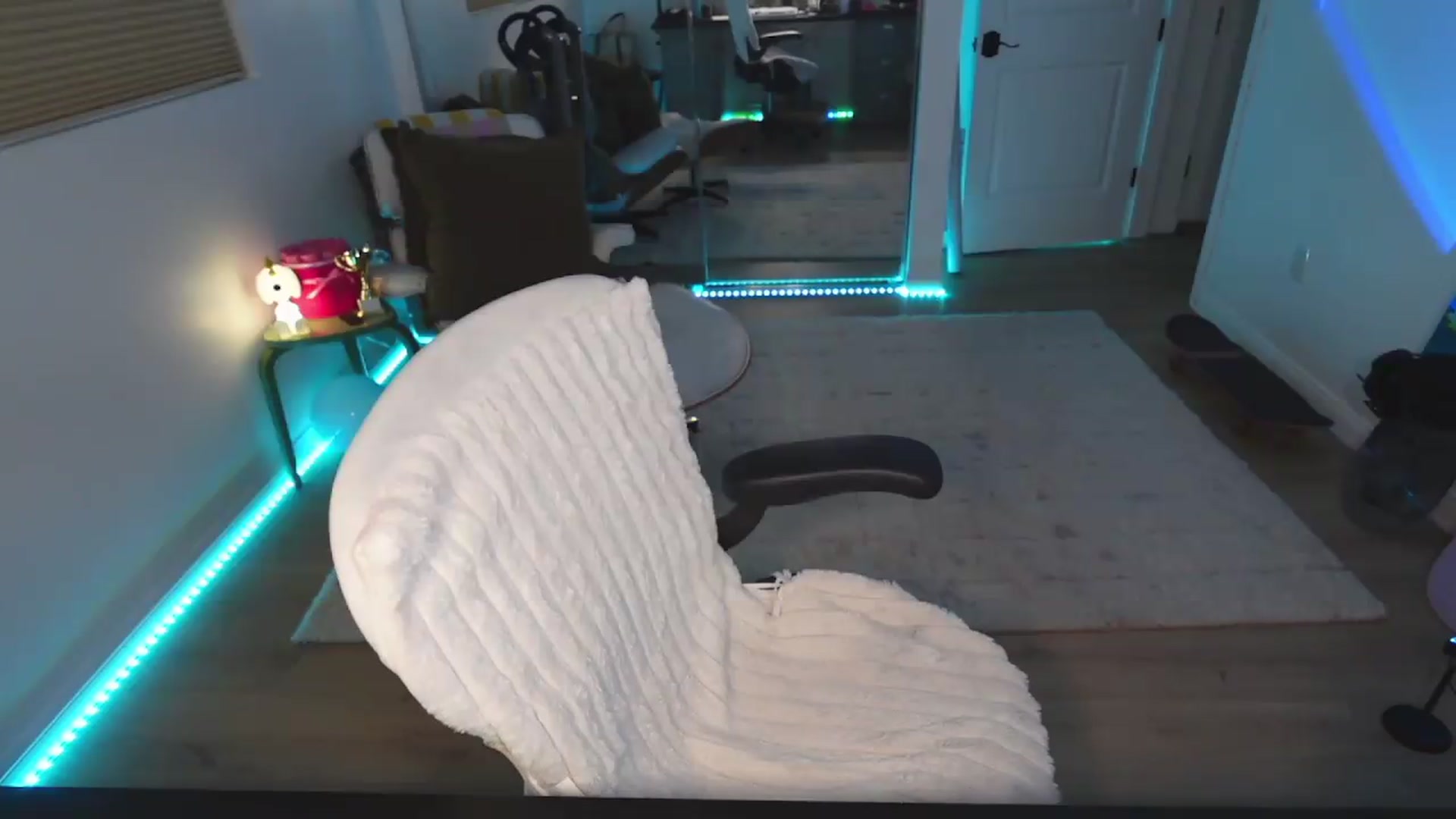 Gallery image thumbnail from stoney_fox's myfreecams stream on, 04/22/2026, 05:08 image 2 of 20