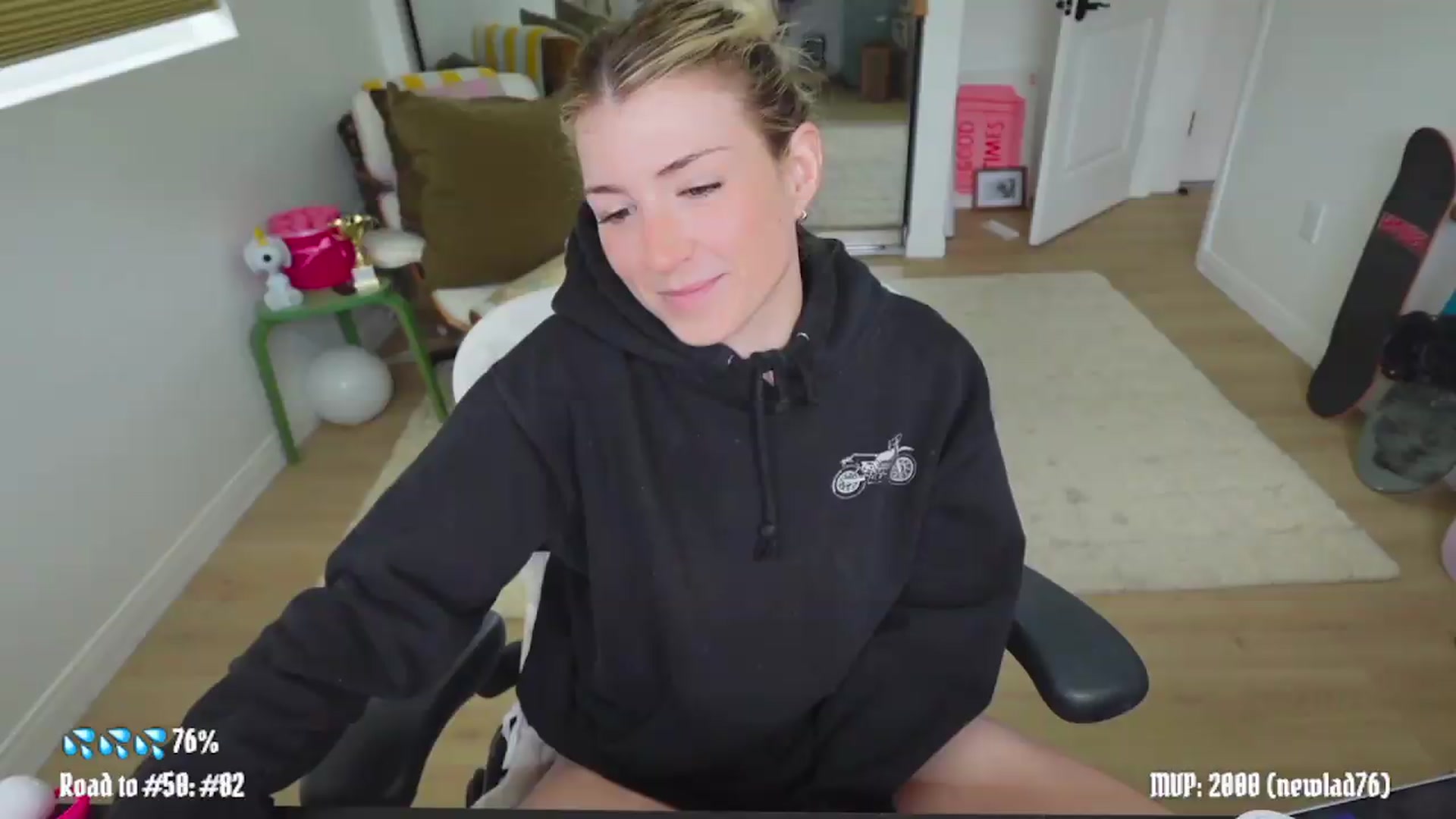 Gallery image thumbnail from stoney_fox's myfreecams stream on, 05/13/2026, 24:03 image 7 of 20