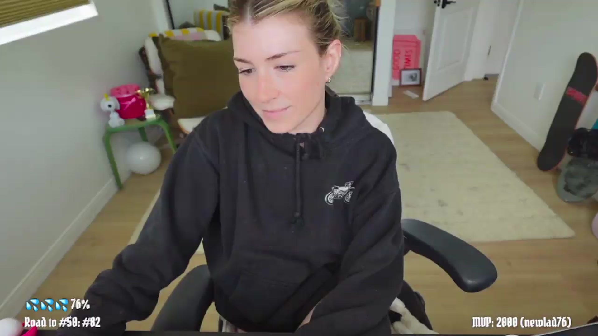 Gallery image thumbnail from stoney_fox's myfreecams stream on, 05/13/2026, 24:03 image 8 of 20