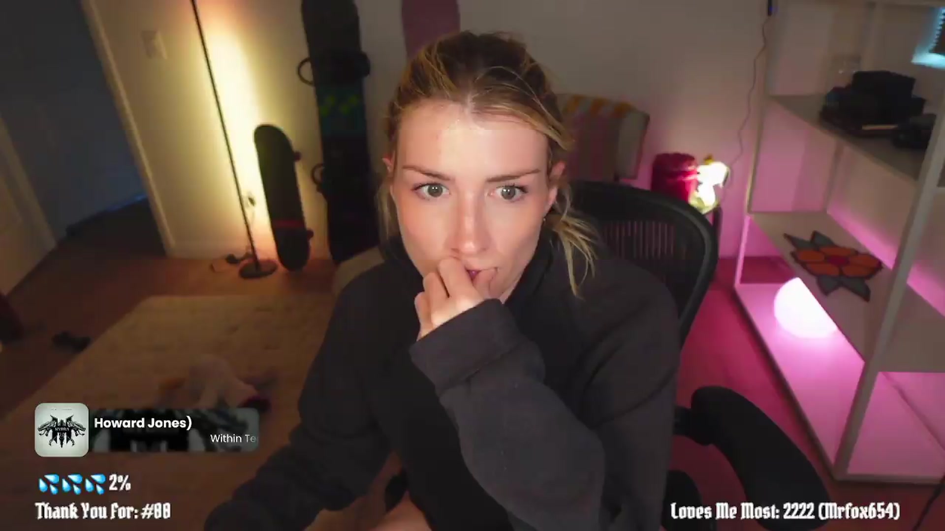 Gallery image thumbnail from stoney_fox's myfreecams stream on, 05/25/2026, 03:19 image 14 of 20