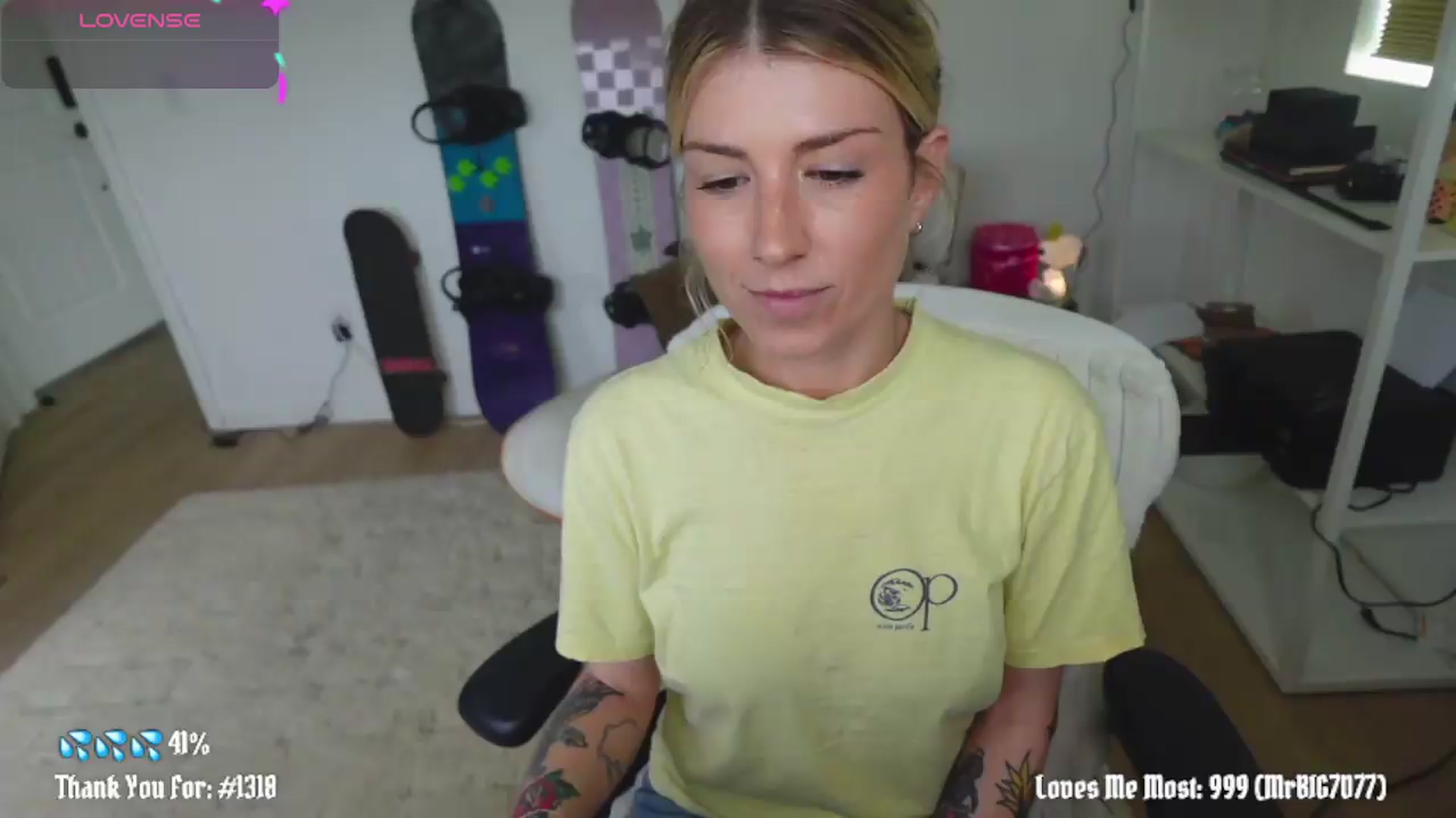 Gallery image thumbnail from stoney_fox's myfreecams stream on, 06/05/2026, 22:30 image 16 of 20