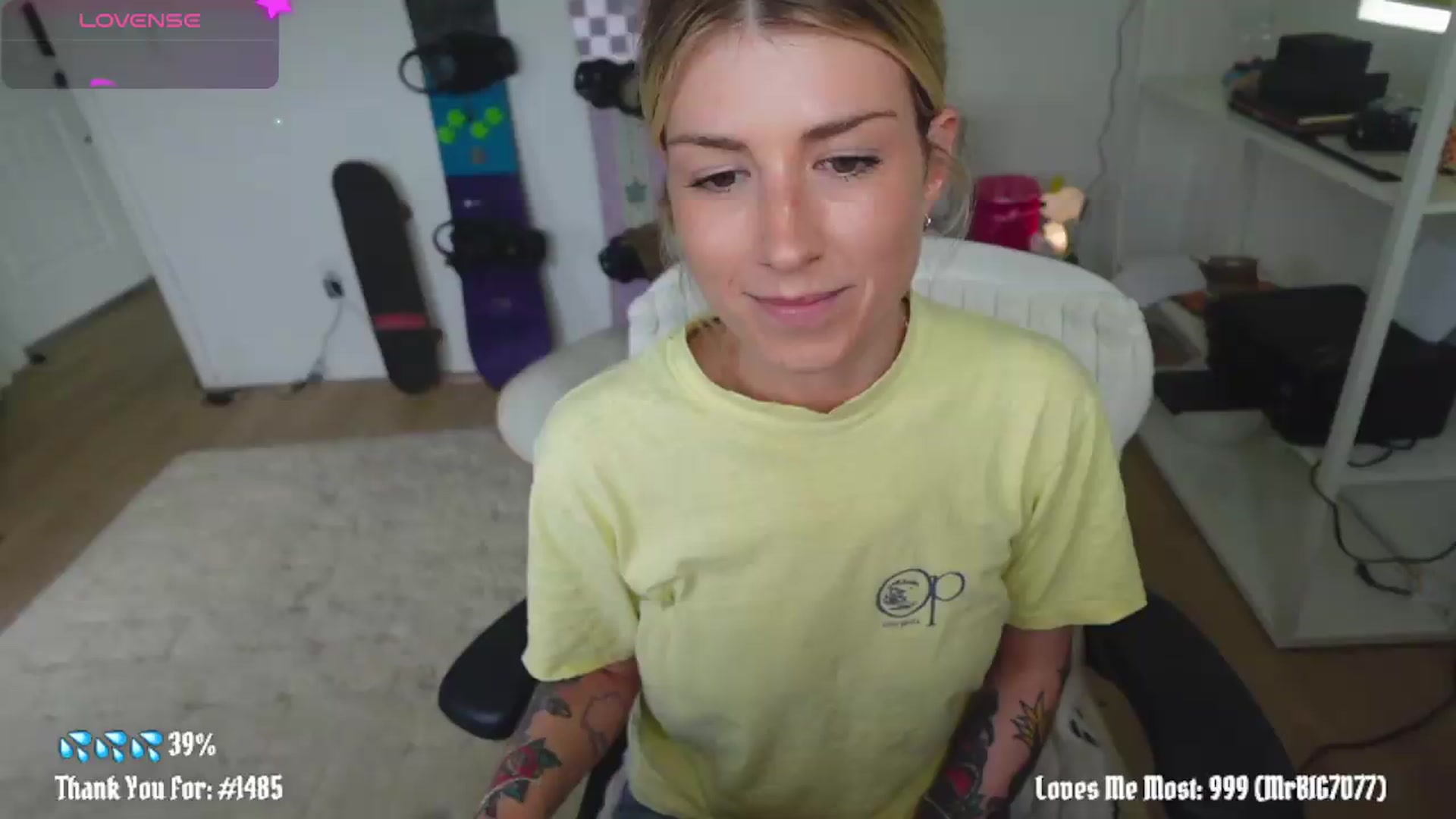Gallery image thumbnail from stoney_fox's myfreecams stream on, 06/05/2026, 22:30 image 14 of 20
