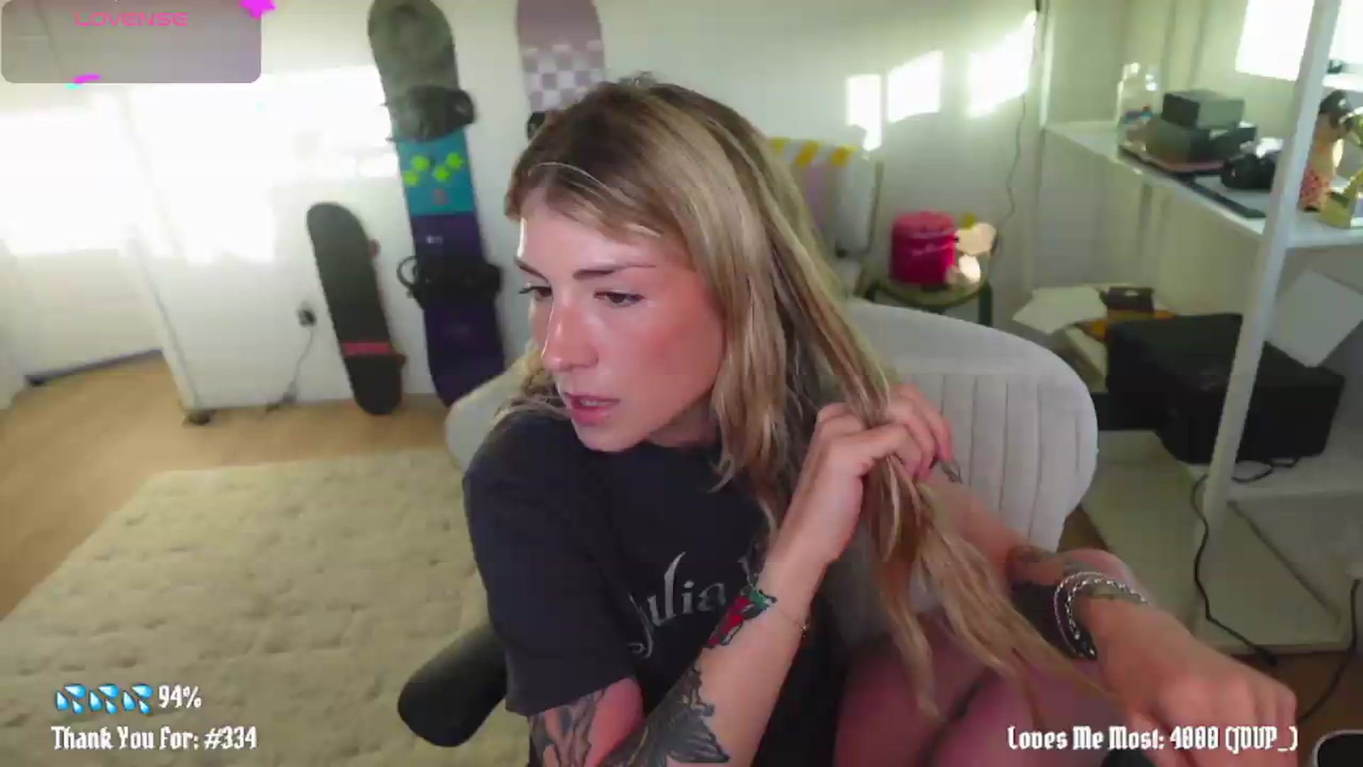 Gallery image thumbnail from stoney_fox's myfreecams stream on, 06/10/2026, 04:40 image 4 of 20