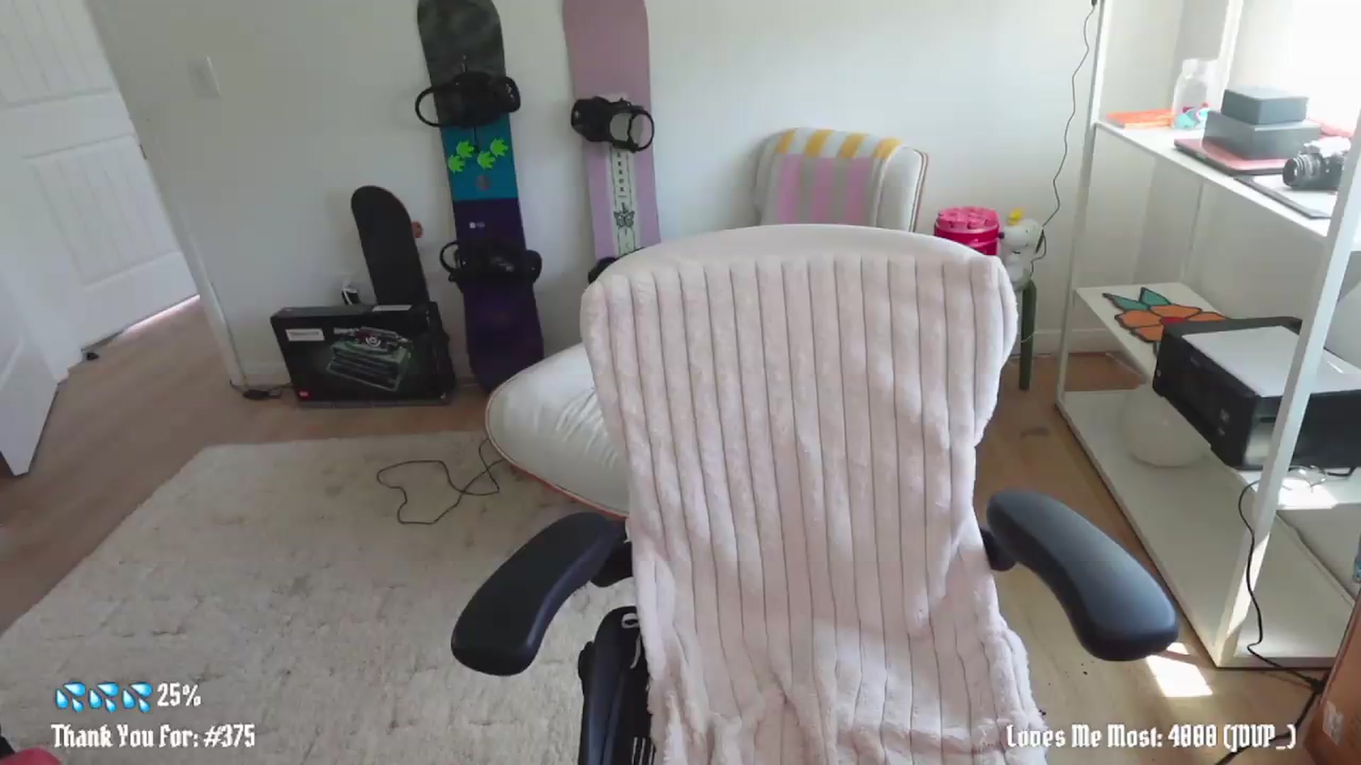 Gallery image thumbnail from stoney_fox's myfreecams stream on, 06/19/2026, 24:20 image 7 of 20