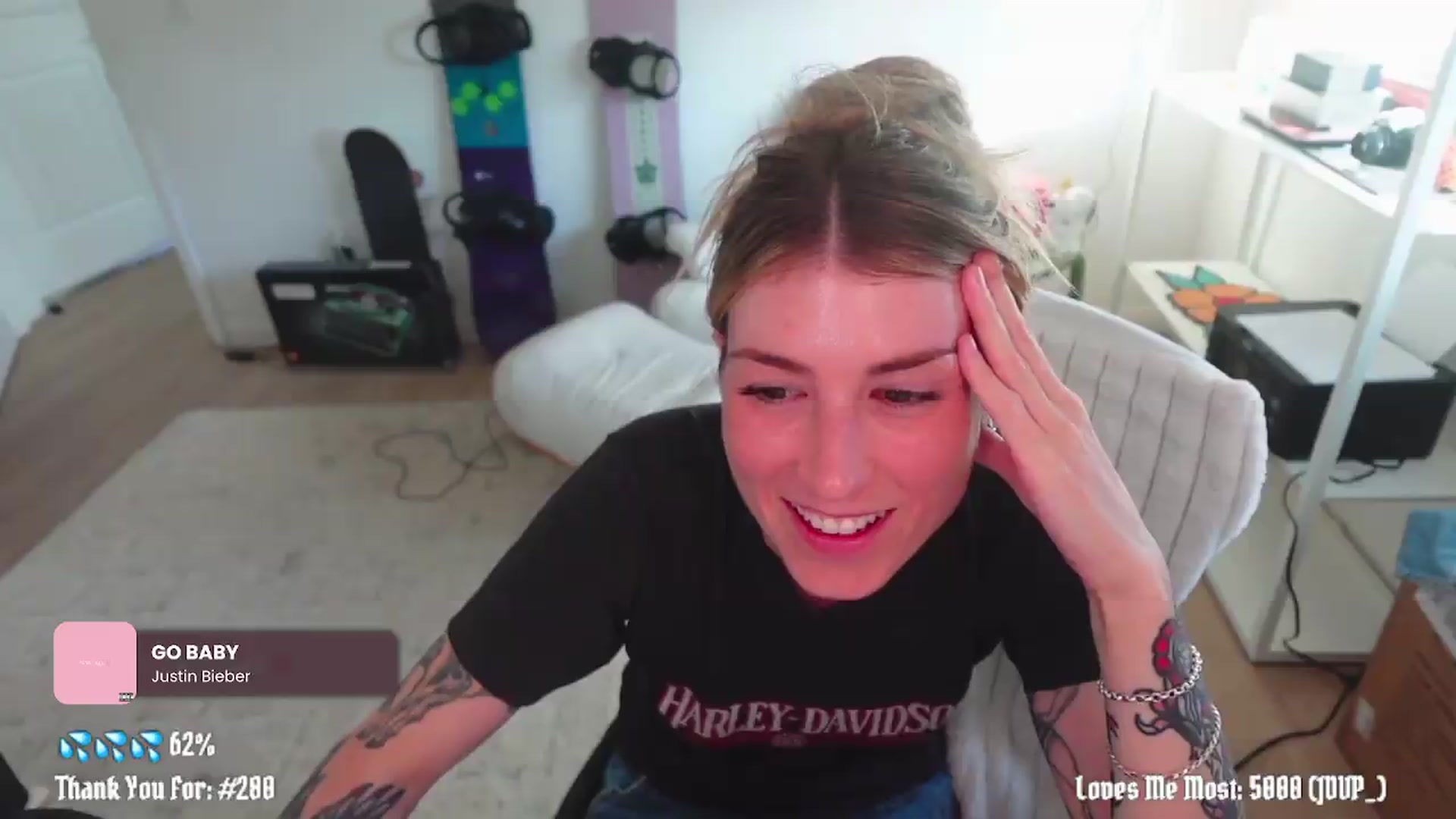 Gallery image thumbnail from stoney_fox's myfreecams stream on, 06/19/2026, 01:47 image 7 of 20