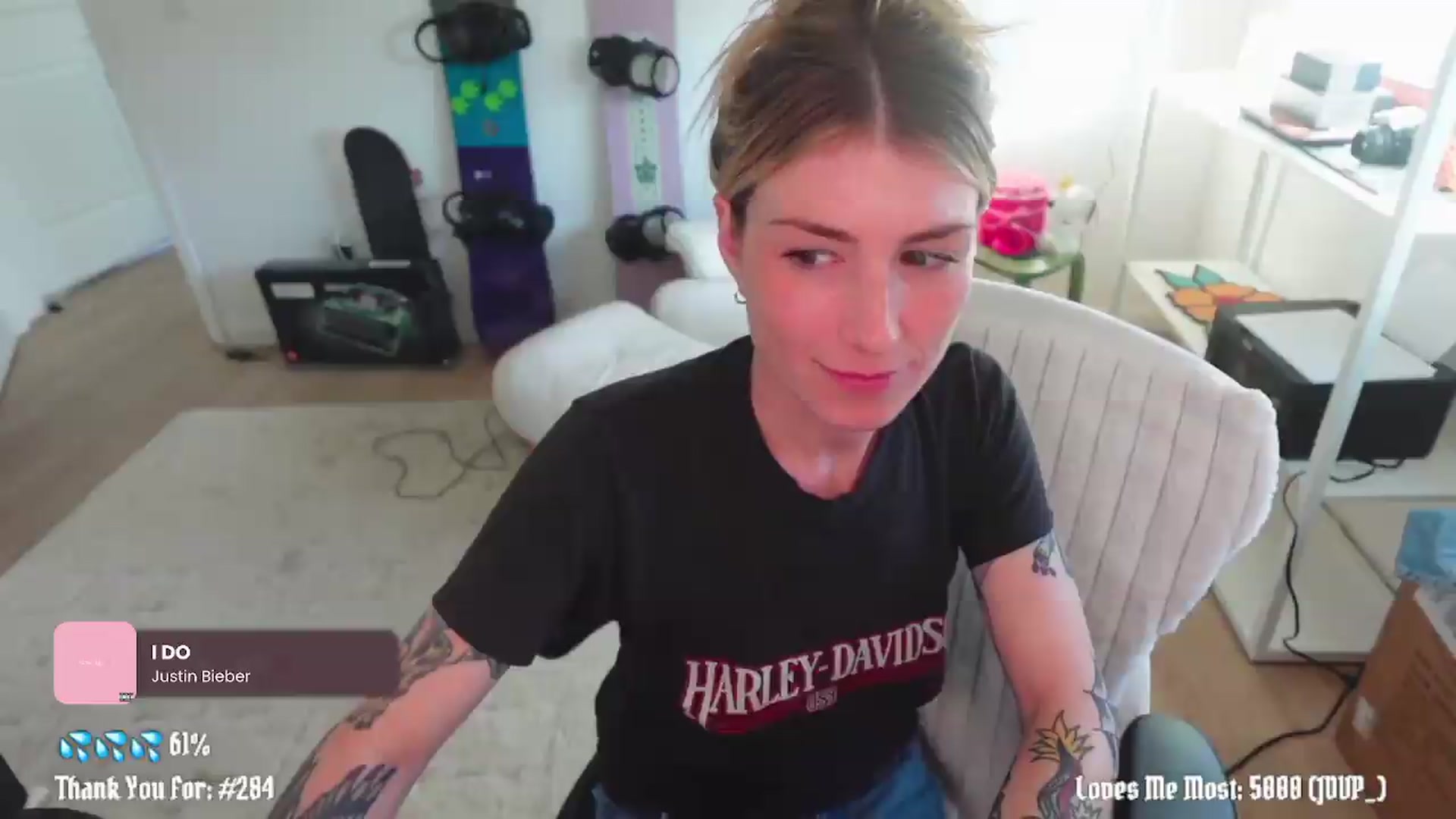 Gallery image thumbnail from stoney_fox's myfreecams stream on, 06/19/2026, 01:47 image 3 of 20