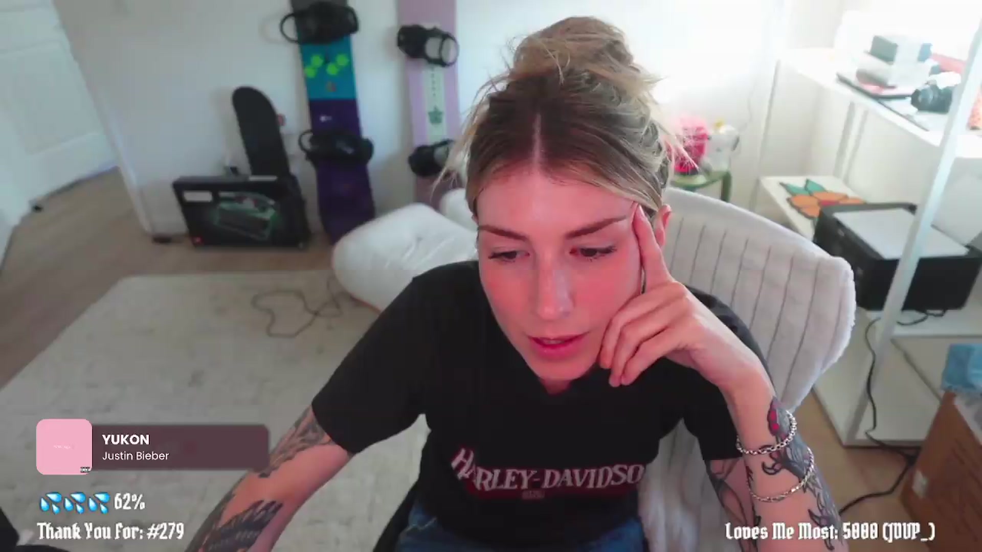 Gallery image thumbnail from stoney_fox's myfreecams stream on, 06/19/2026, 01:47 image 6 of 20