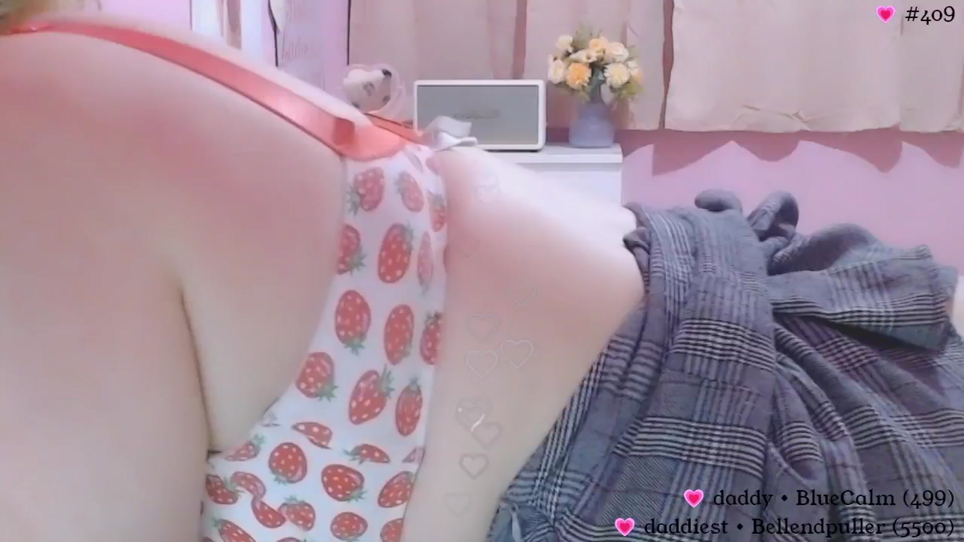 Gallery image thumbnail from strawbabymilk's myfreecams stream on, 09/24/2024, 23:53 image 19 of 20