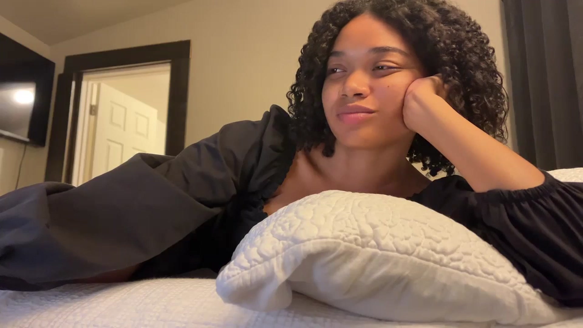 Gallery image thumbnail from studyoflust's myfreecams stream on, 07/19/2023, 10:07 image 9 of 20