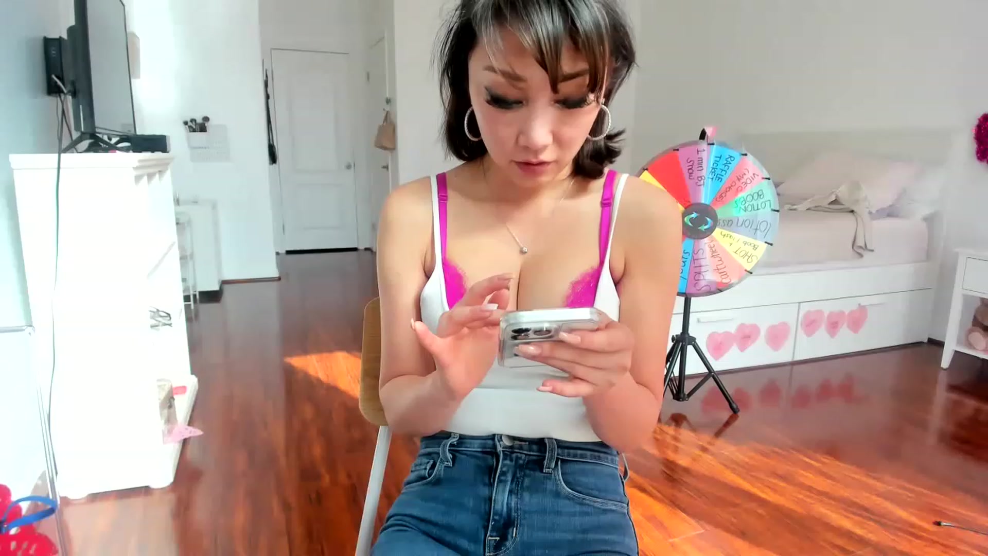Gallery image thumbnail from sugarbb_'s myfreecams stream on, 01/18/2023, 22:27 image 9 of 20