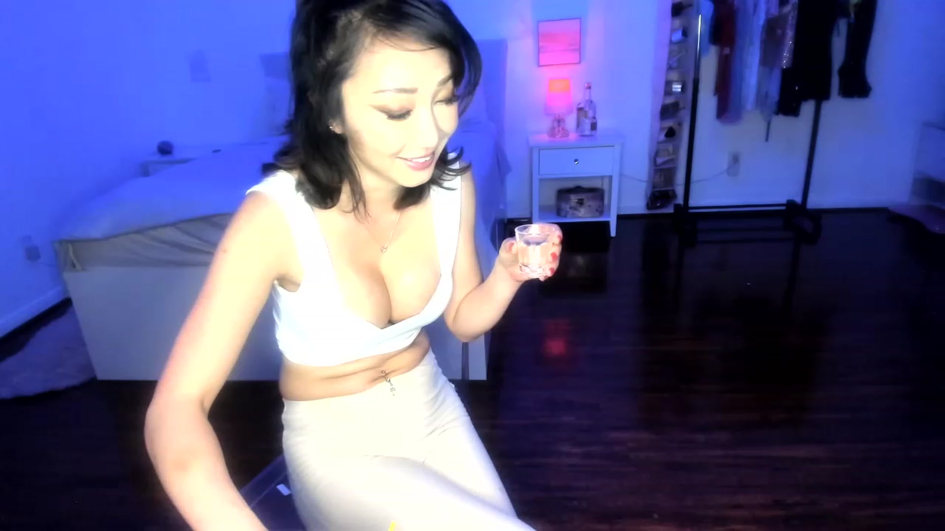 Gallery image thumbnail from sugarbb_'s myfreecams stream on, 04/13/2023, 10:09 image 17 of 20